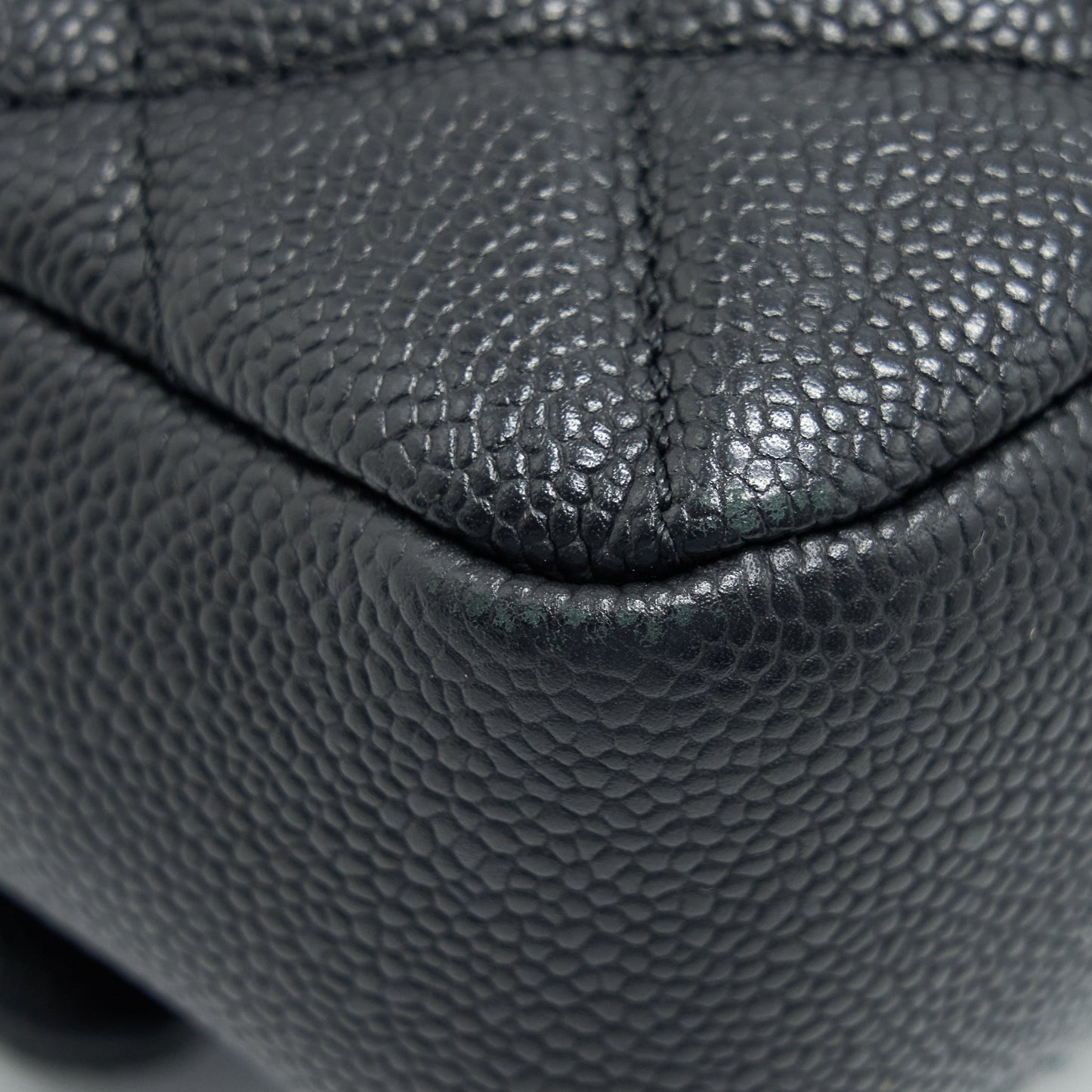 Chanel flap Bag with inner zipper caviar Black