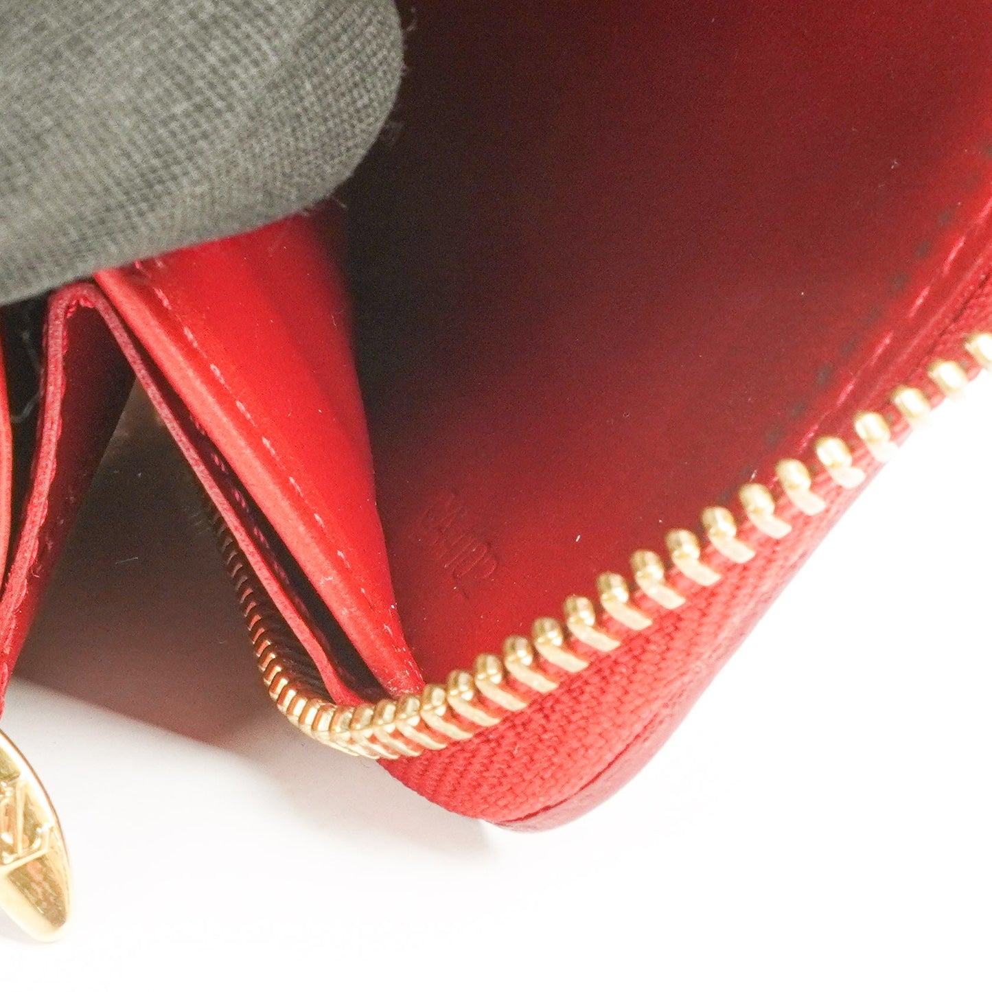 Louis Vuitton Pomme D'Amour Vernis Zippy Wallet, 2012
