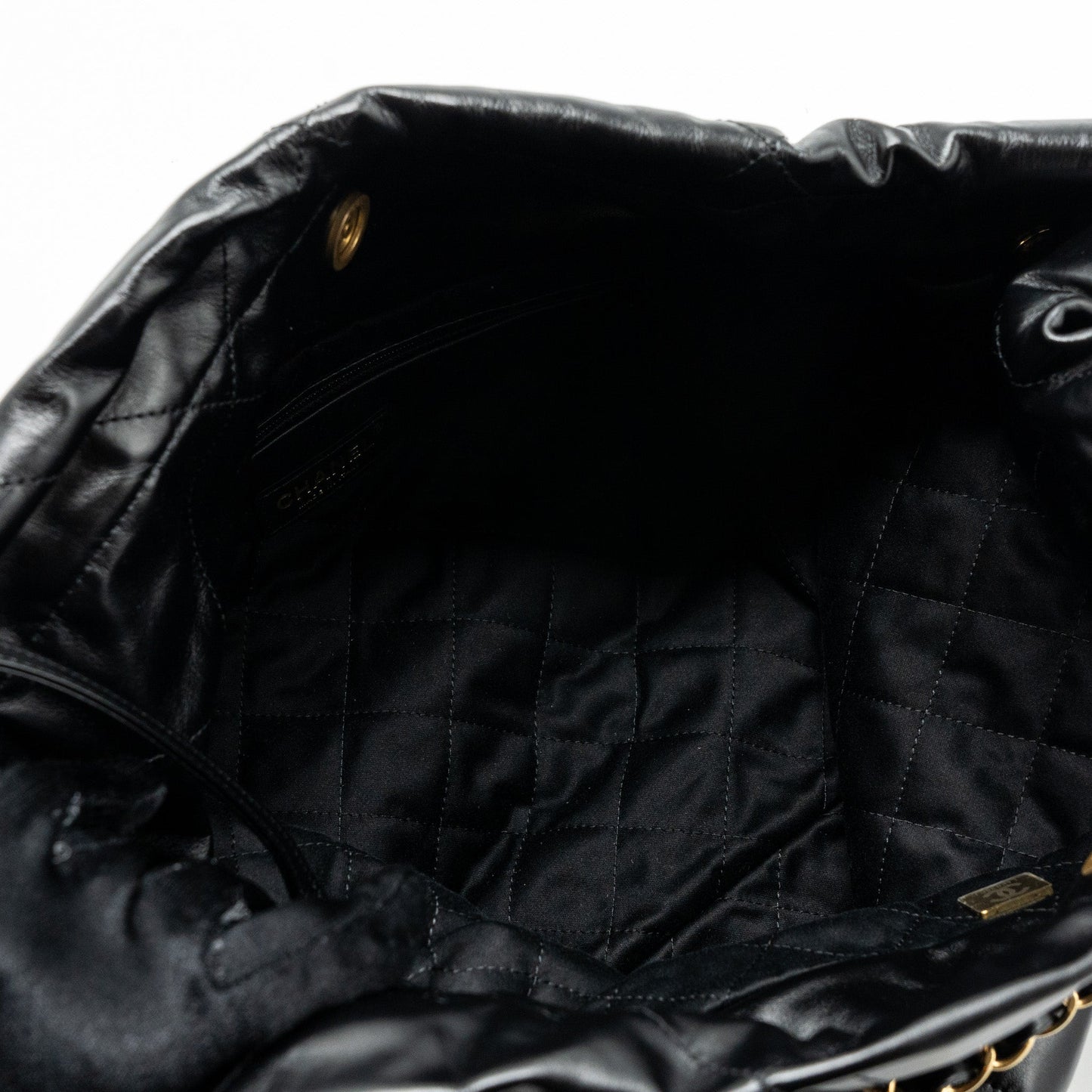Chanel medium 22 bag shiny calfskin black  (Microchip)