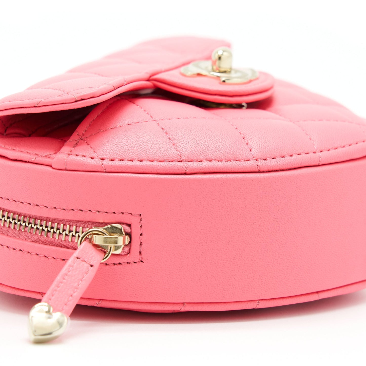 Chanel 22S Small Heart Bag Lambskin Pink L