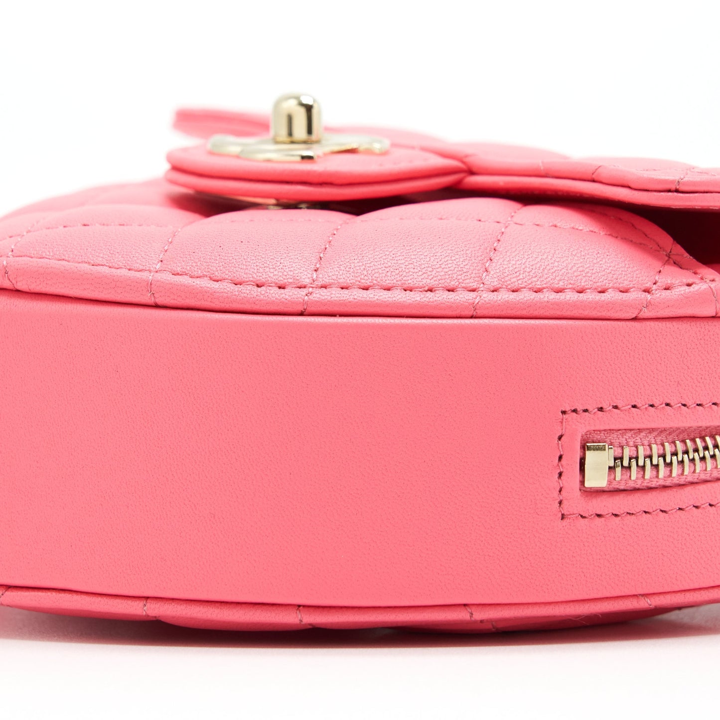 Chanel 22S Small Heart Bag Lambskin Pink L