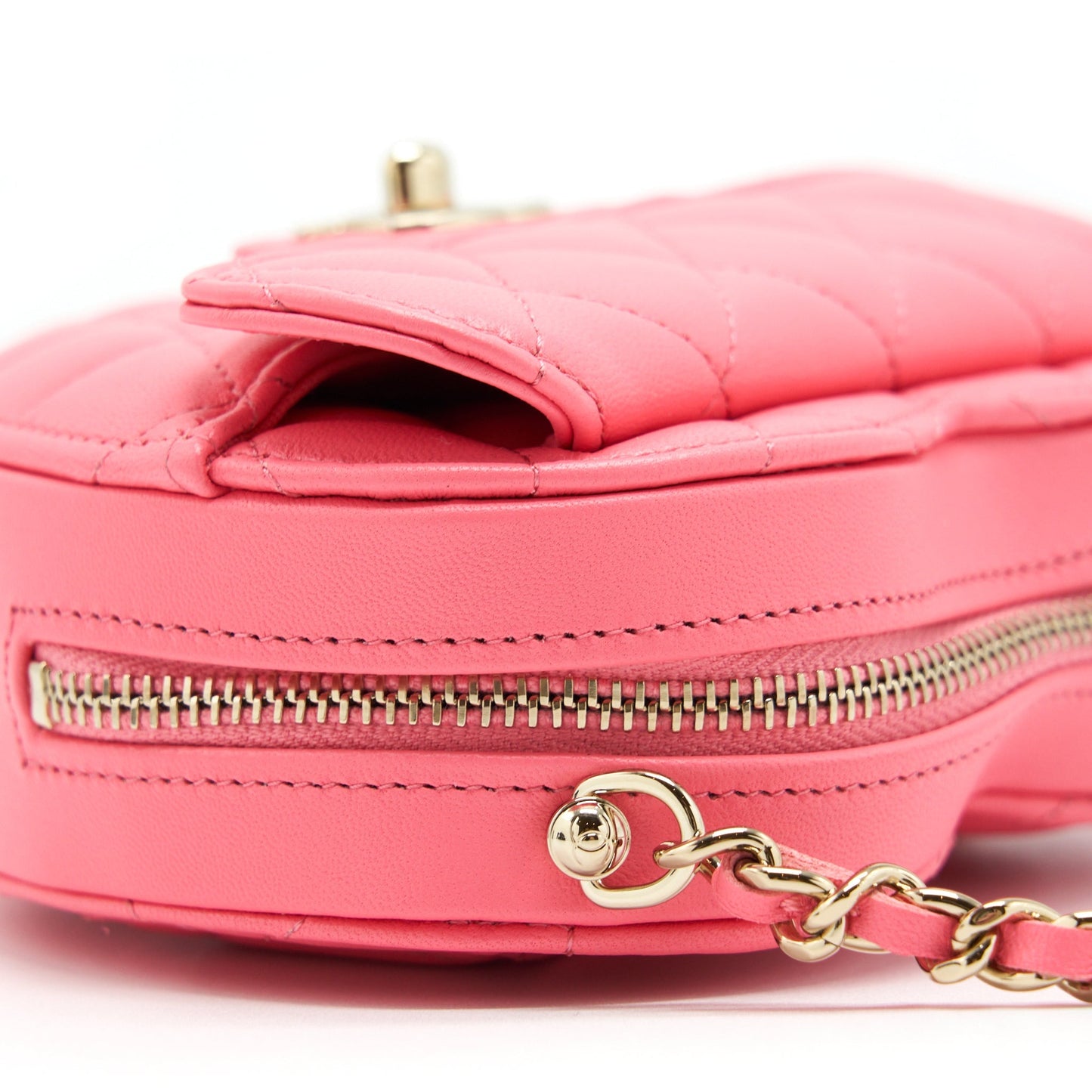 Chanel 22S Small Heart Bag Lambskin Pink L