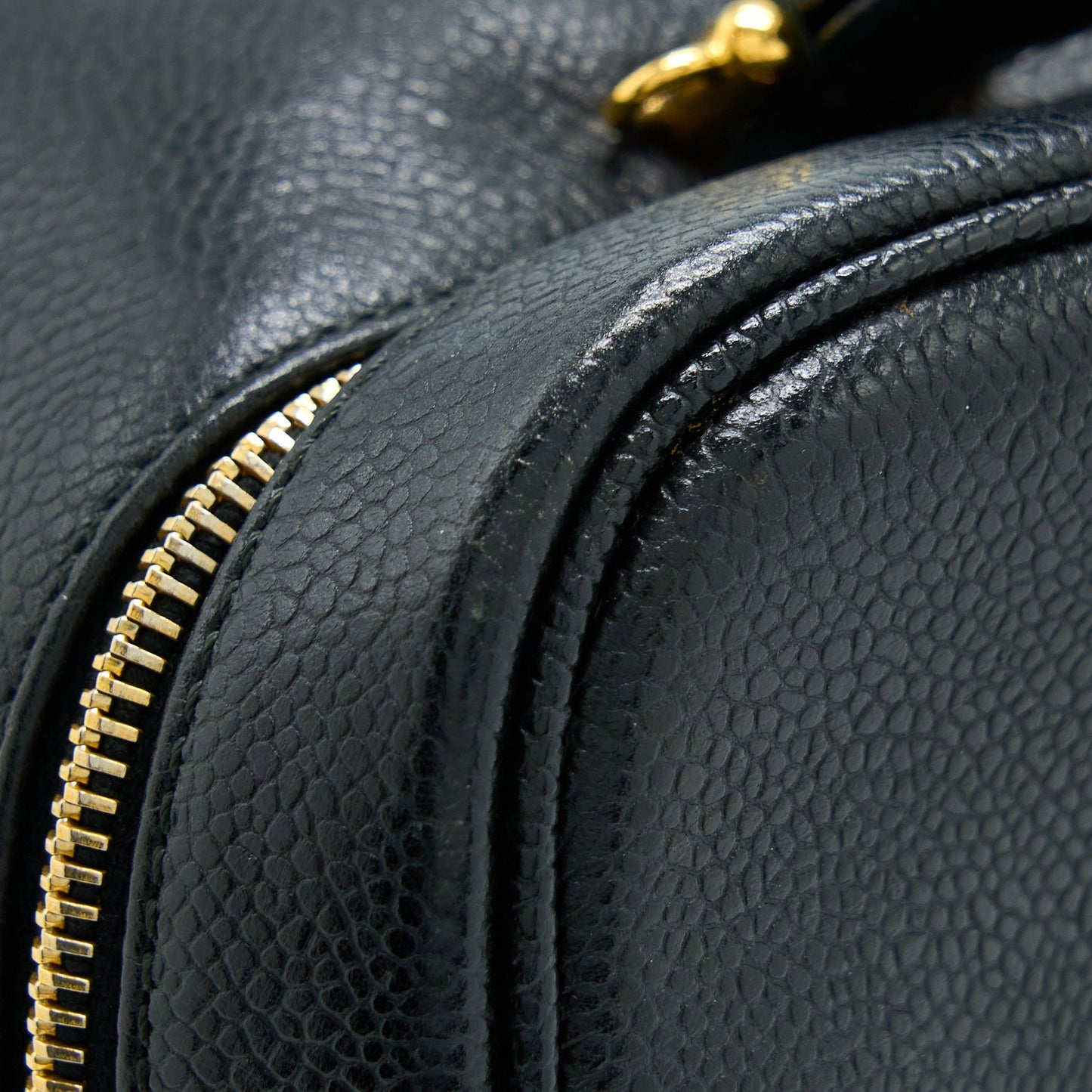 Chanel  CC Logo Vanity Caviar Black