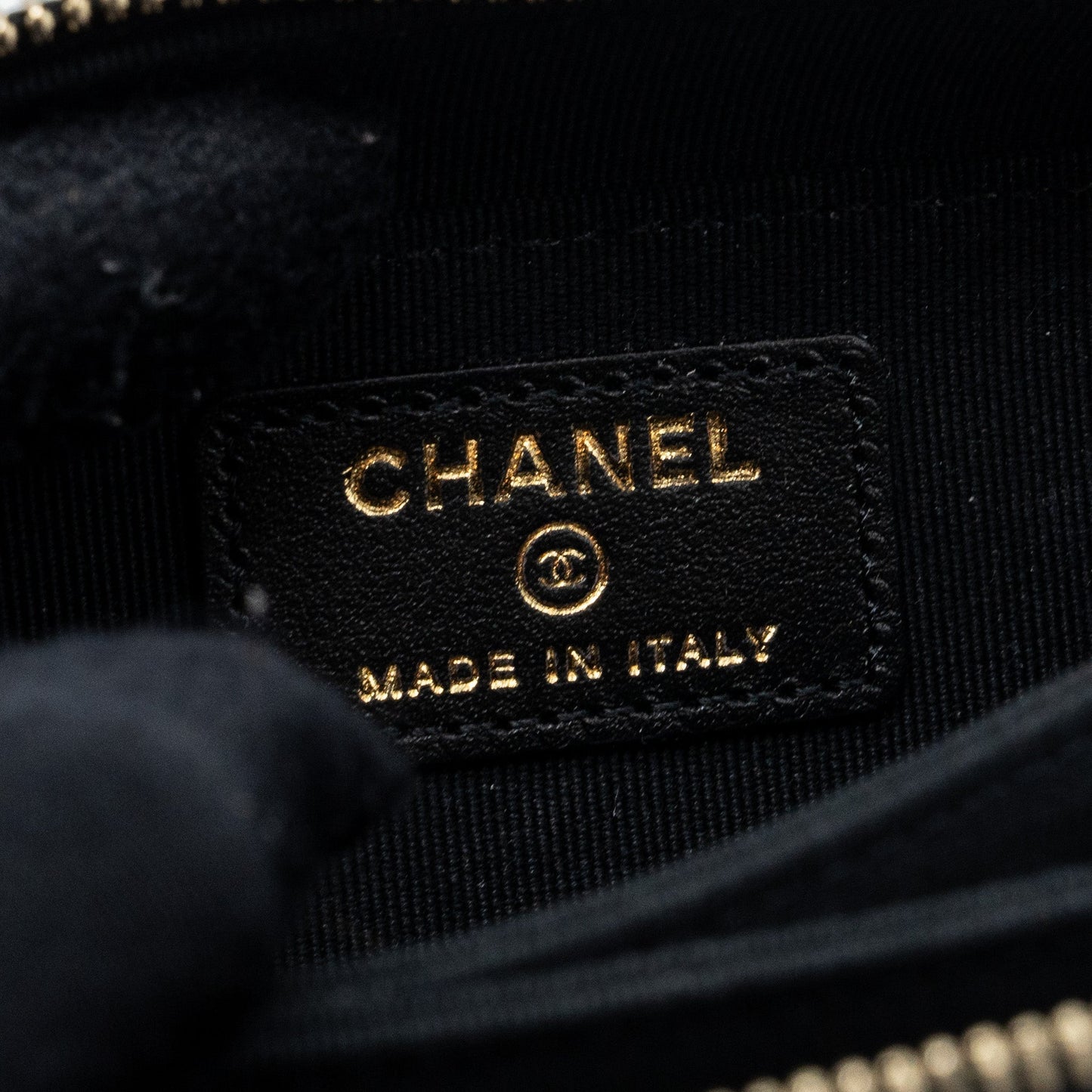Chanel boy zipper card holder with chain caviar black L