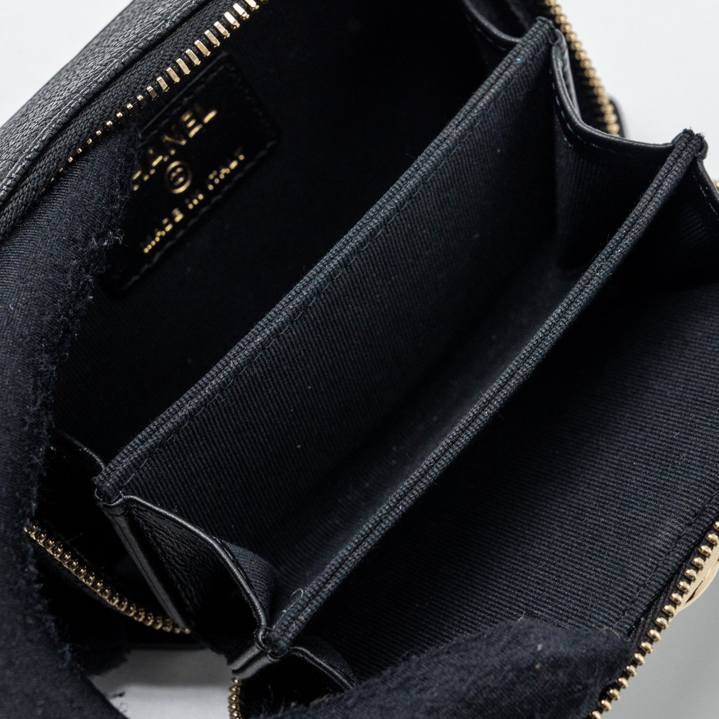 Chanel boy zipper card holder with chain caviar black L