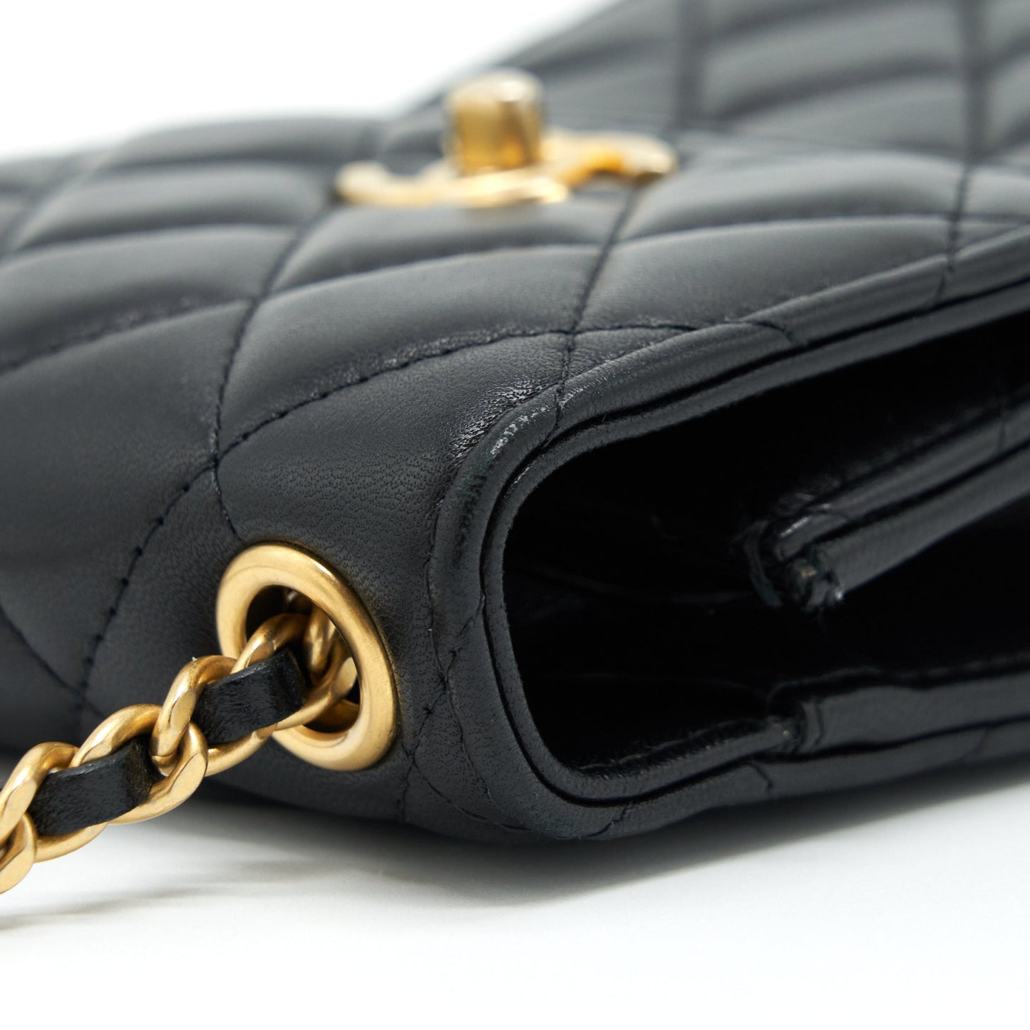 Chanel Pearl Crush Phone Case With Chain Lambskin Black
