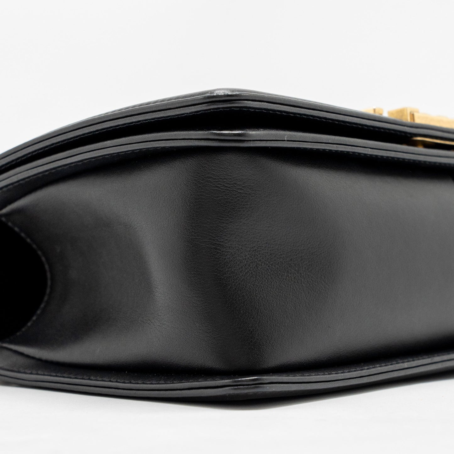 Chanel Medium boy Bag Calfskin Black  (microchip)