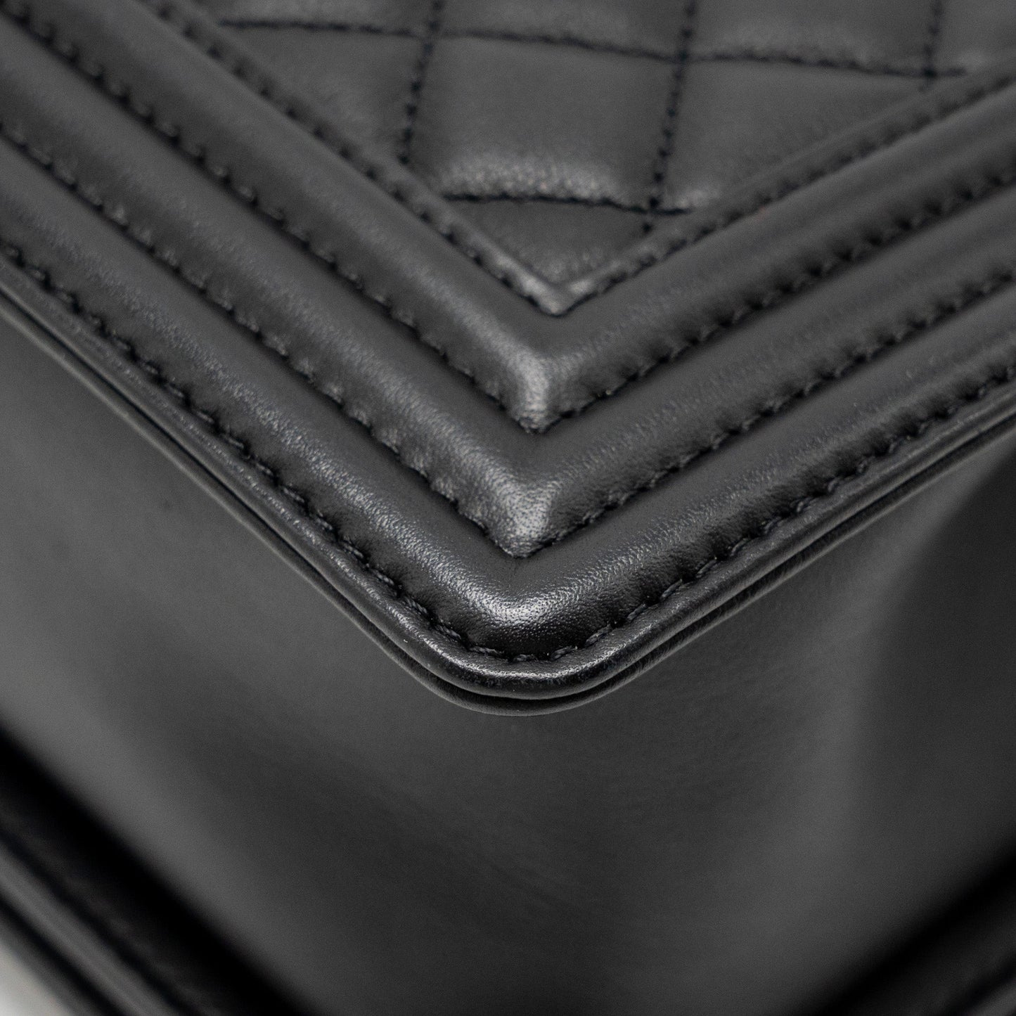 Chanel Medium boy Bag Calfskin Black  (microchip)