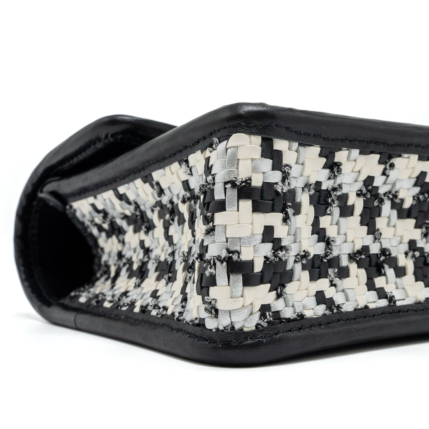 Chanel 23C Houndstooth Weaving Flap Bag Tweed/Lambskin Black/White Brushed  (Microchip)