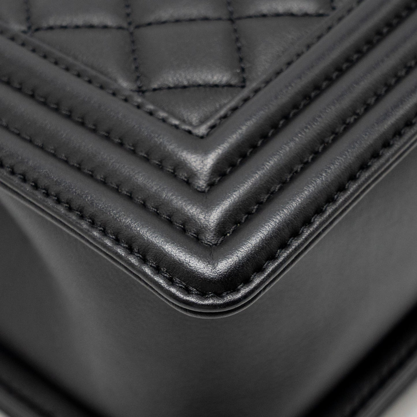 Chanel Medium boy Bag Calfskin Black  (microchip)