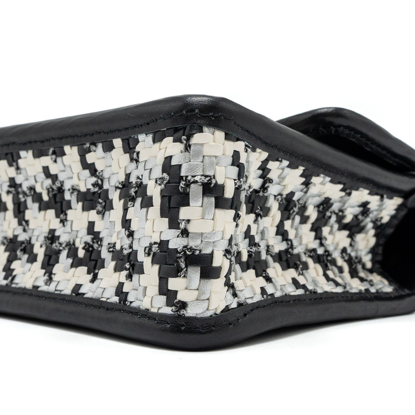 Chanel 23C Houndstooth Weaving Flap Bag Tweed/Lambskin Black/White Brushed  (Microchip)