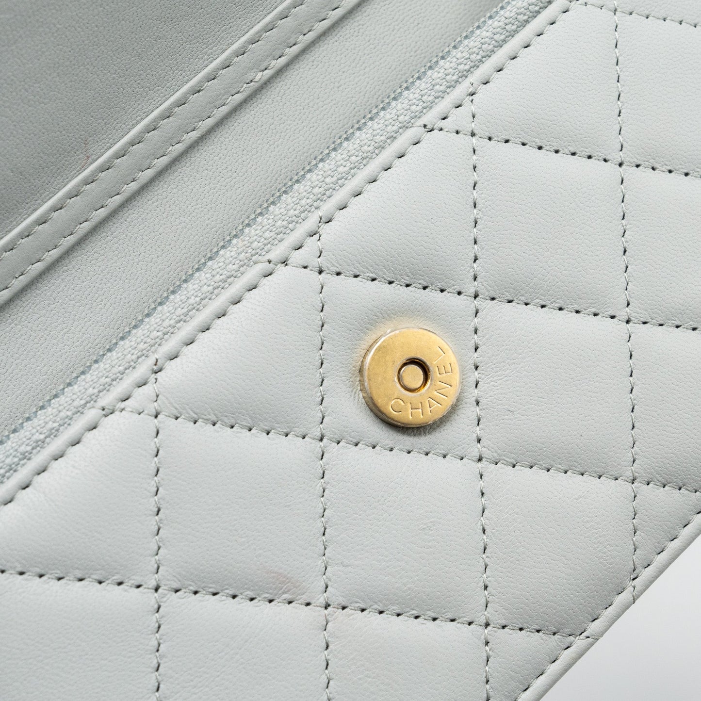Chanel Pearl Crush Mini Wallet On Chain Lambskin Light Grey Brushed (Microchip)