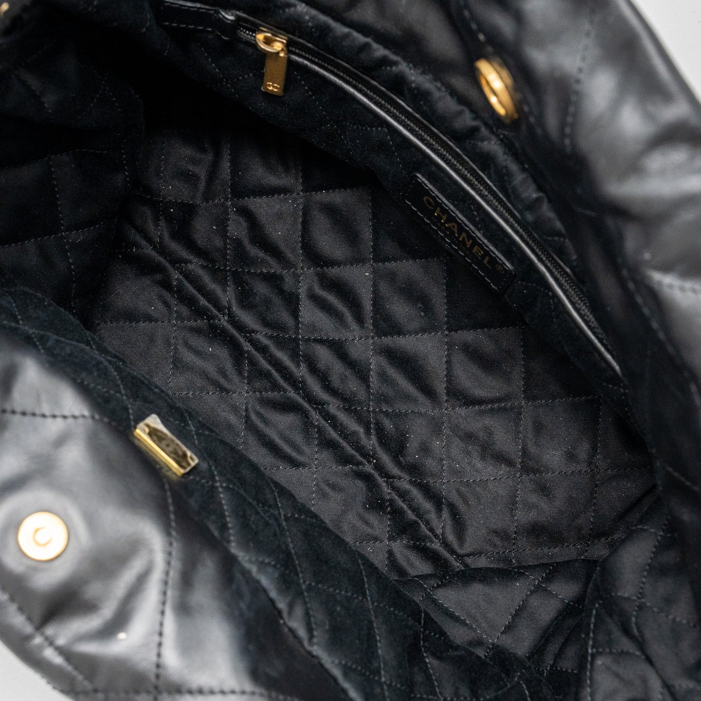Chanel medium 22 bag calfskin black  (microchip)