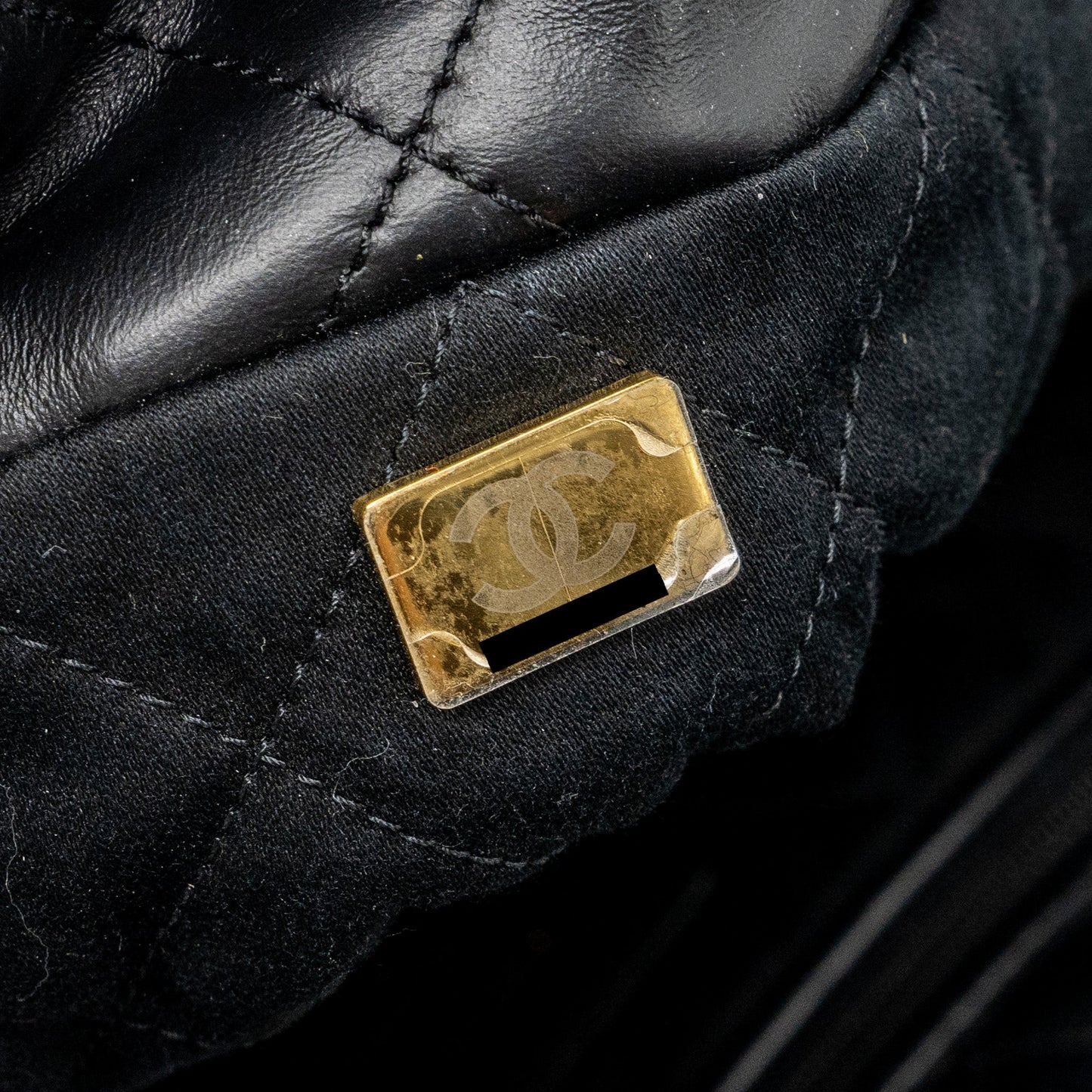 Chanel medium 22 bag calfskin black  (microchip)