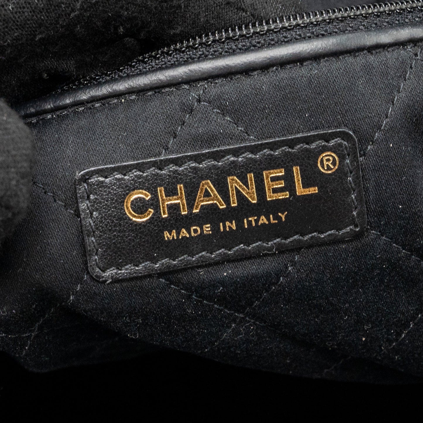 Chanel medium 22 bag calfskin black  (microchip)