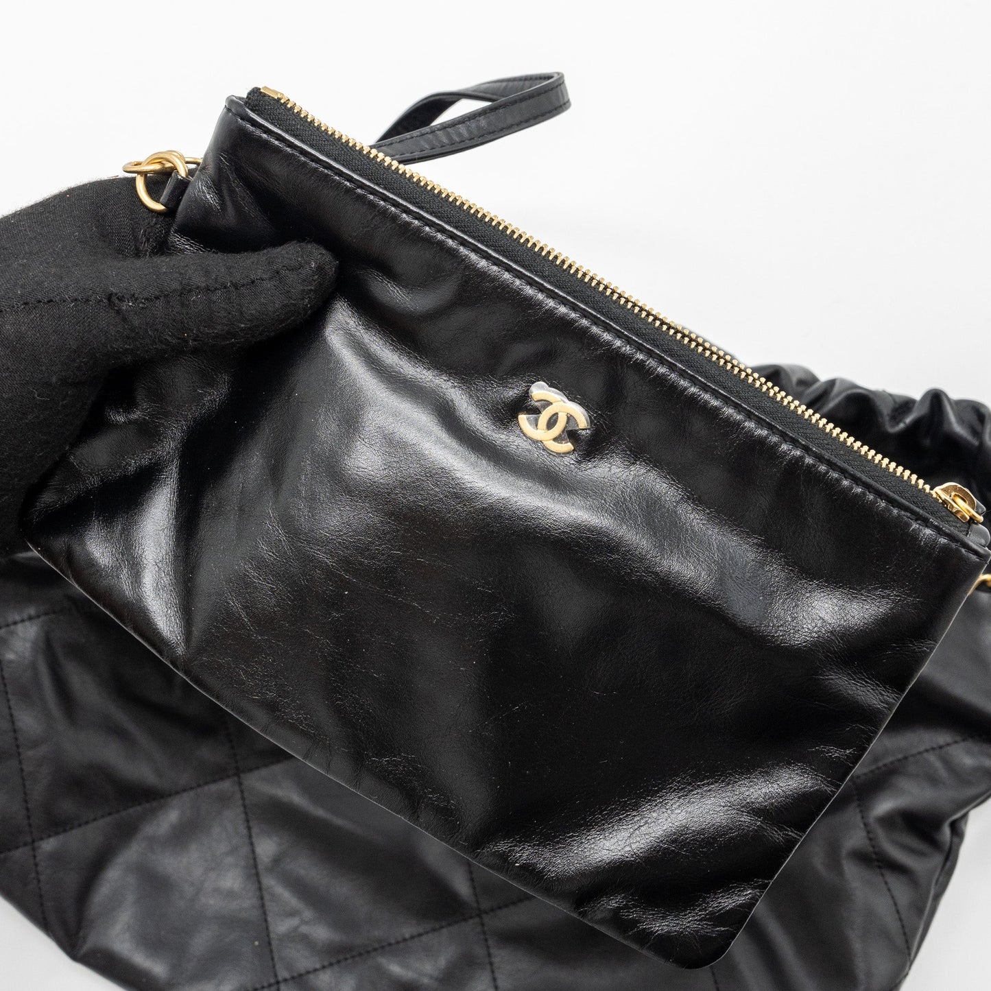 Chanel medium 22 bag calfskin black  (microchip)