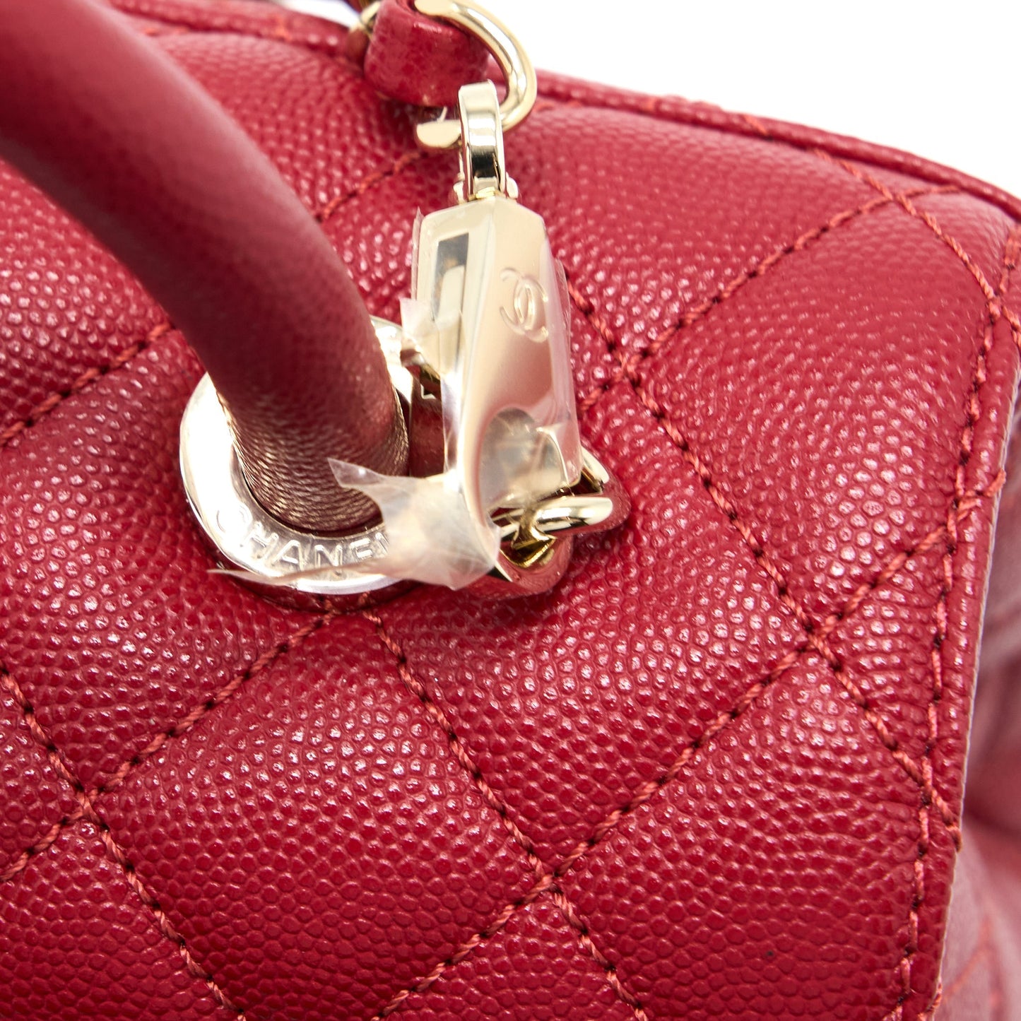 Chanel Medium Coco Handle Caviar Red L (Microchip)