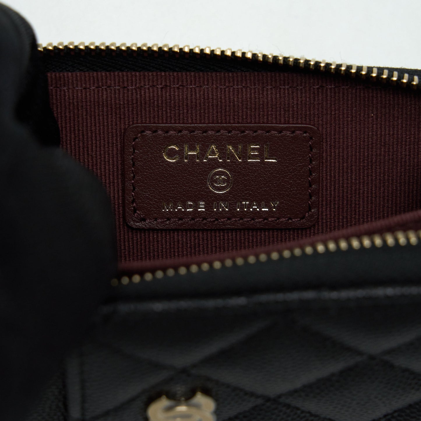 Chanel 22P Zip Card Holder Caviar Black L