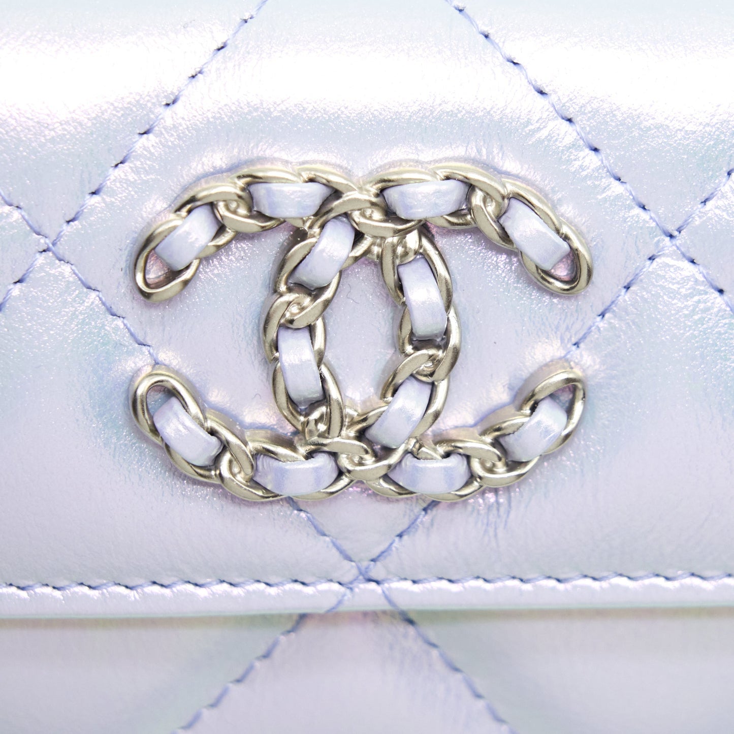Chanel 19 Flap Card Holder Calfskin Iridescent Light Purple