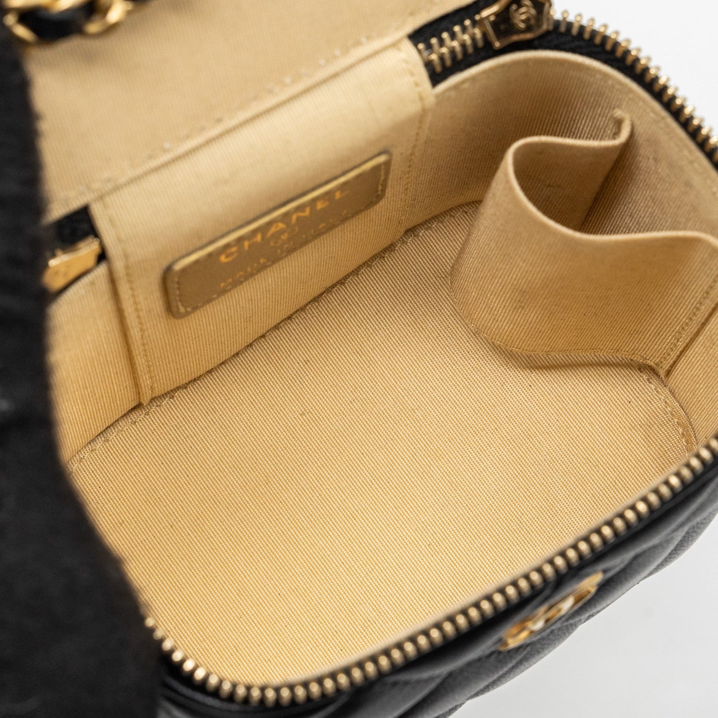 Chanel Pearl Crush mini vanity with chain lambskin black with