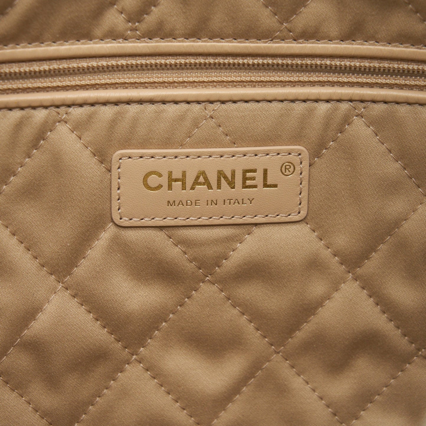 Chanel Medium 22 Bag Shiny Calfskin White
