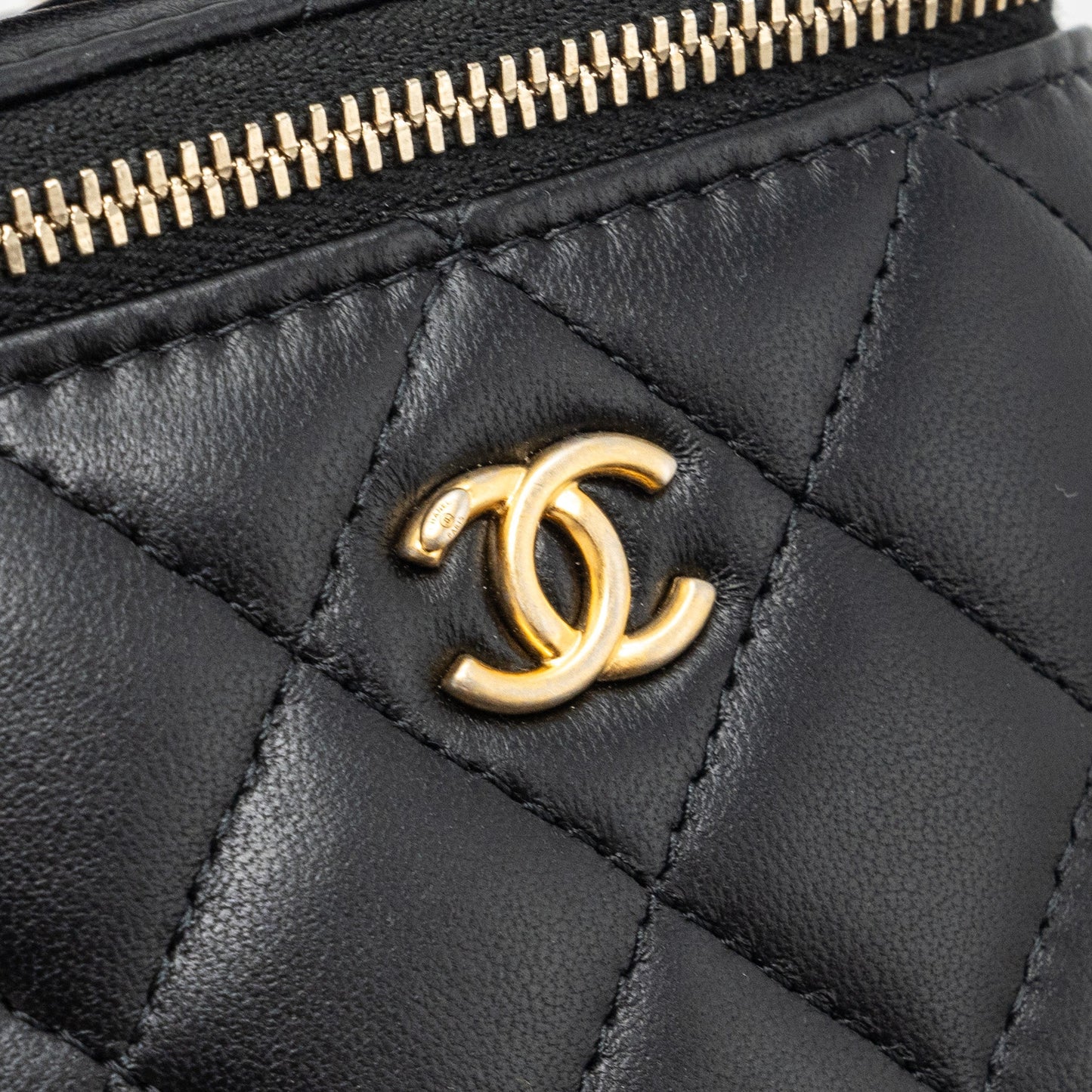 Chanel pearl crush mini vanity with chain lambskin Black