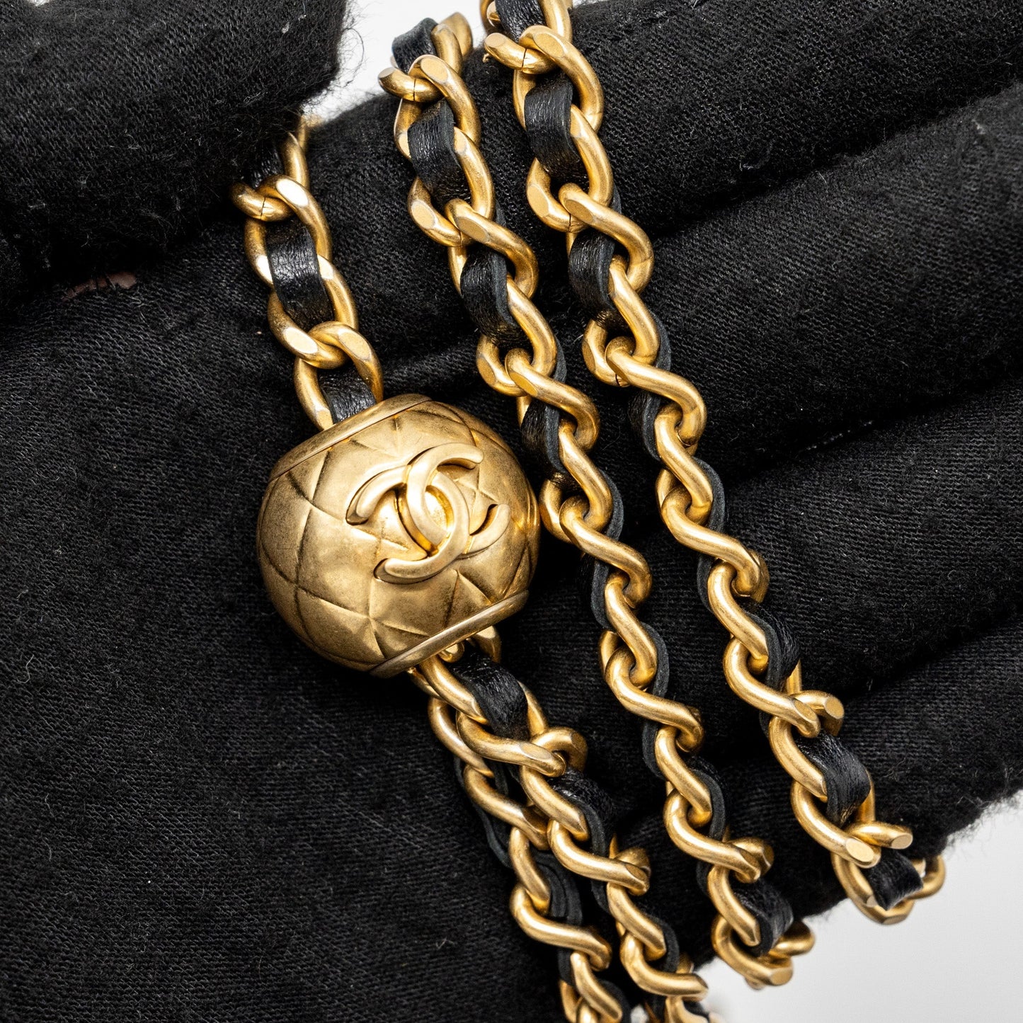 Chanel pearl crush mini vanity with chain lambskin Black