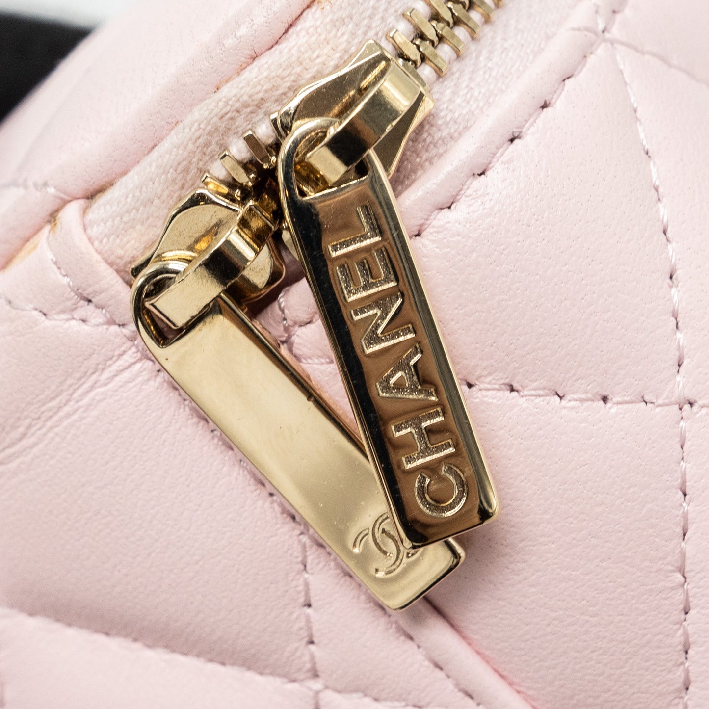 Chanel mini vanity with giant chain lambskin light pink L
