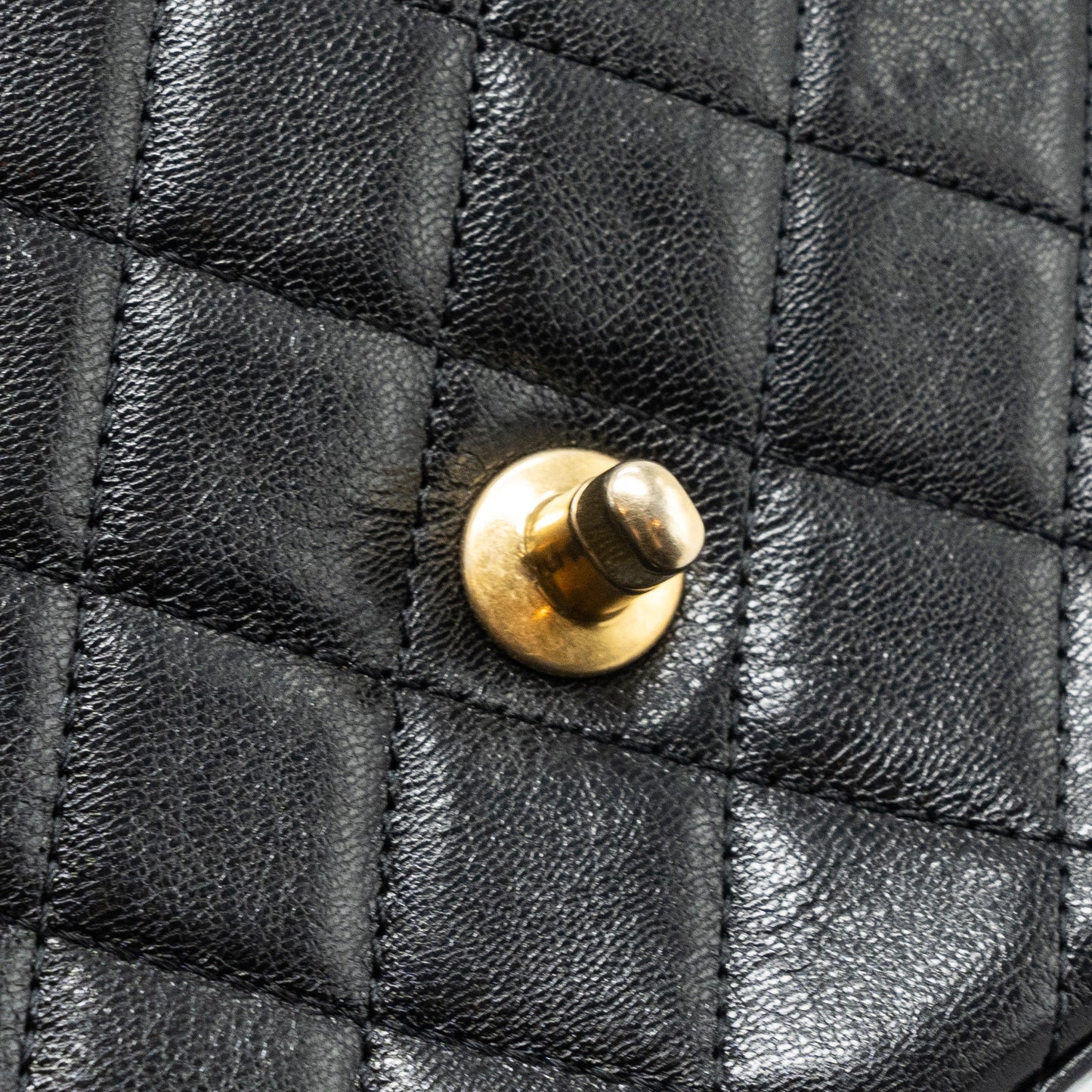 Chanel 22K retro new square large flap bag goatskin black  (microchip)