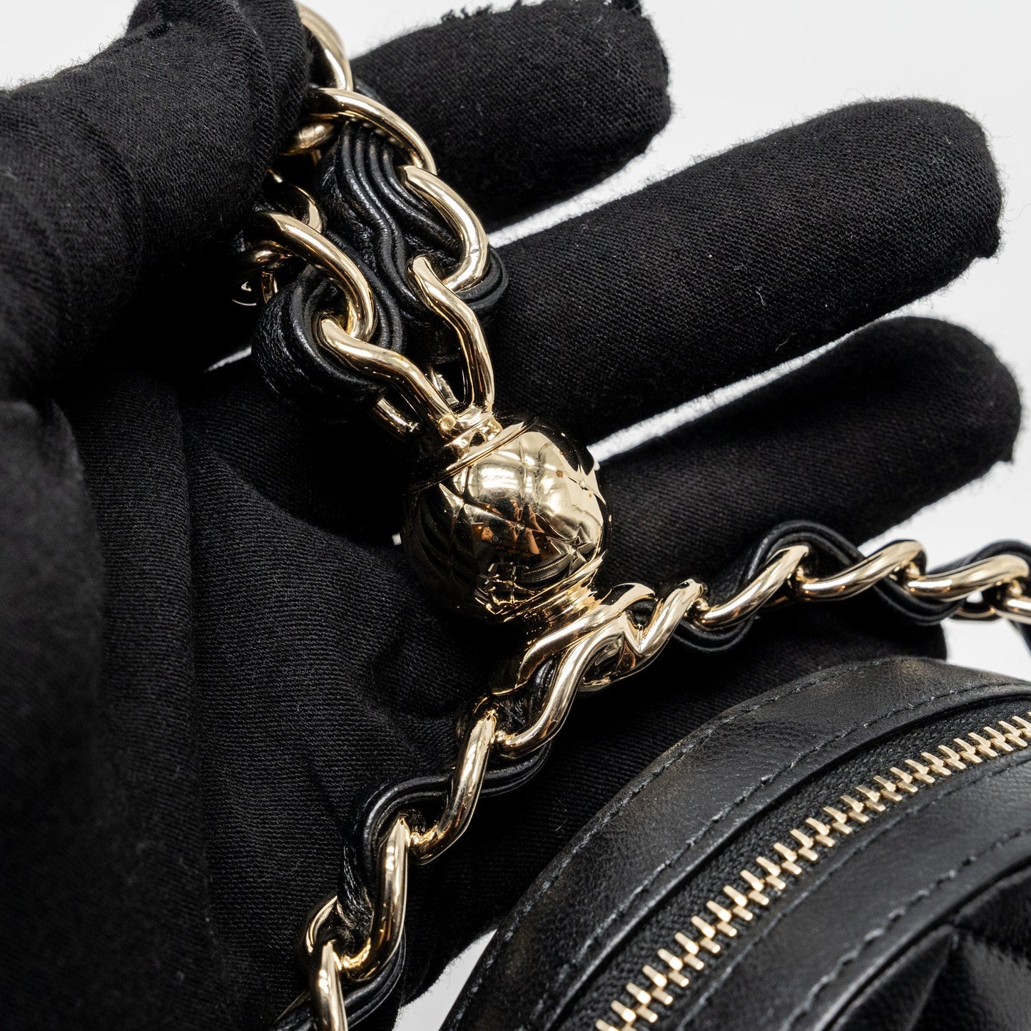 Chanel 22c Quilted Round Clutch With Chain Lambskin Black L