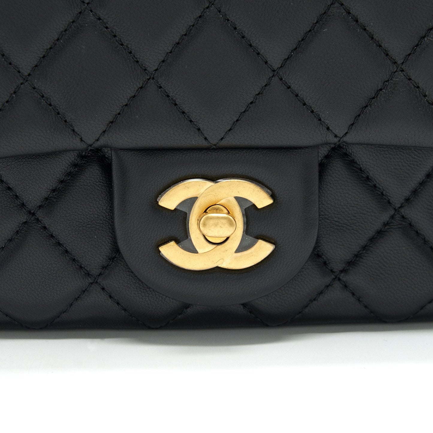 Chanel 22C Pearl Crush Mini Square Rectangular Flap Bag Black ?Microchip)