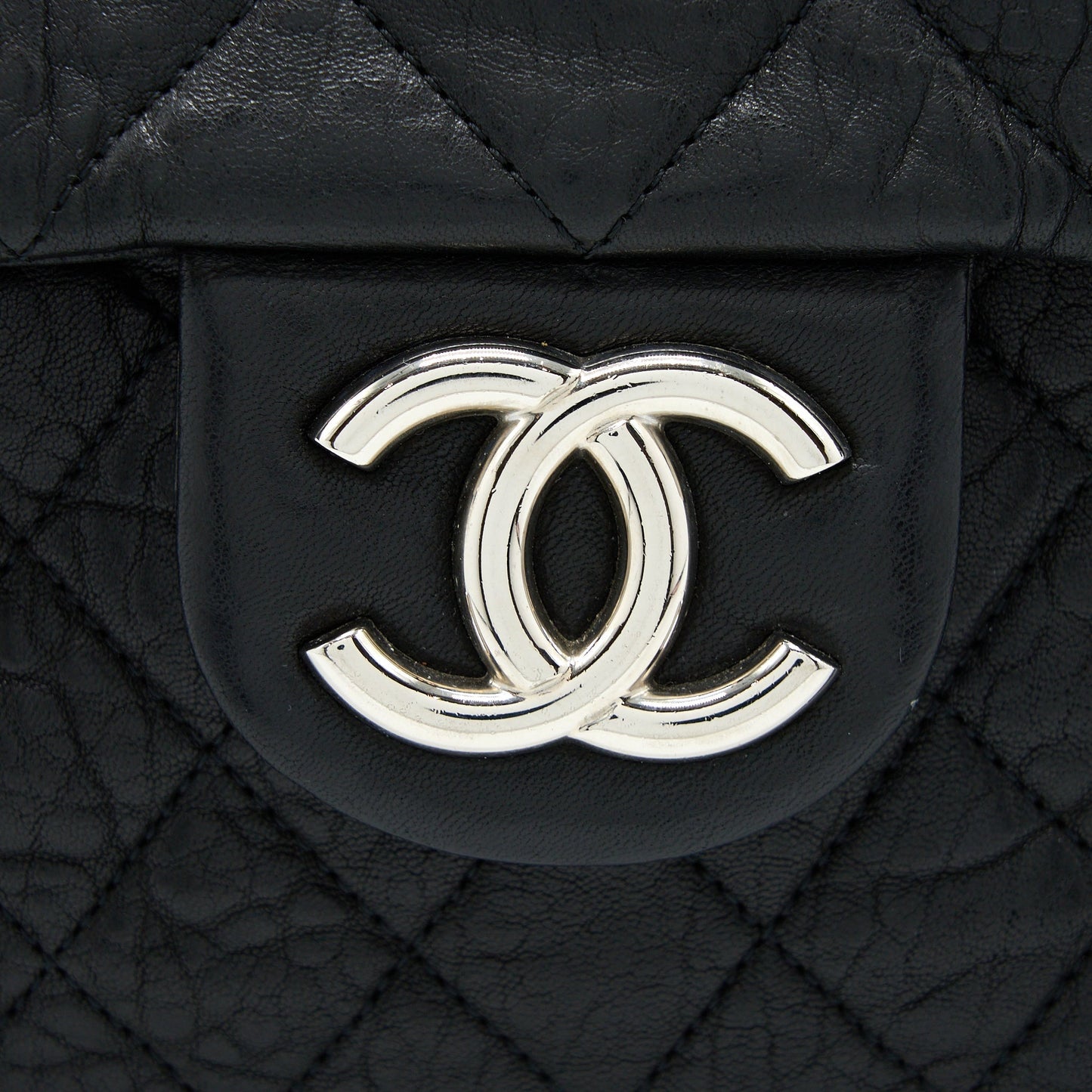 Chanel Quilted Chain Around MAXI Flap Bag Lambskin Black