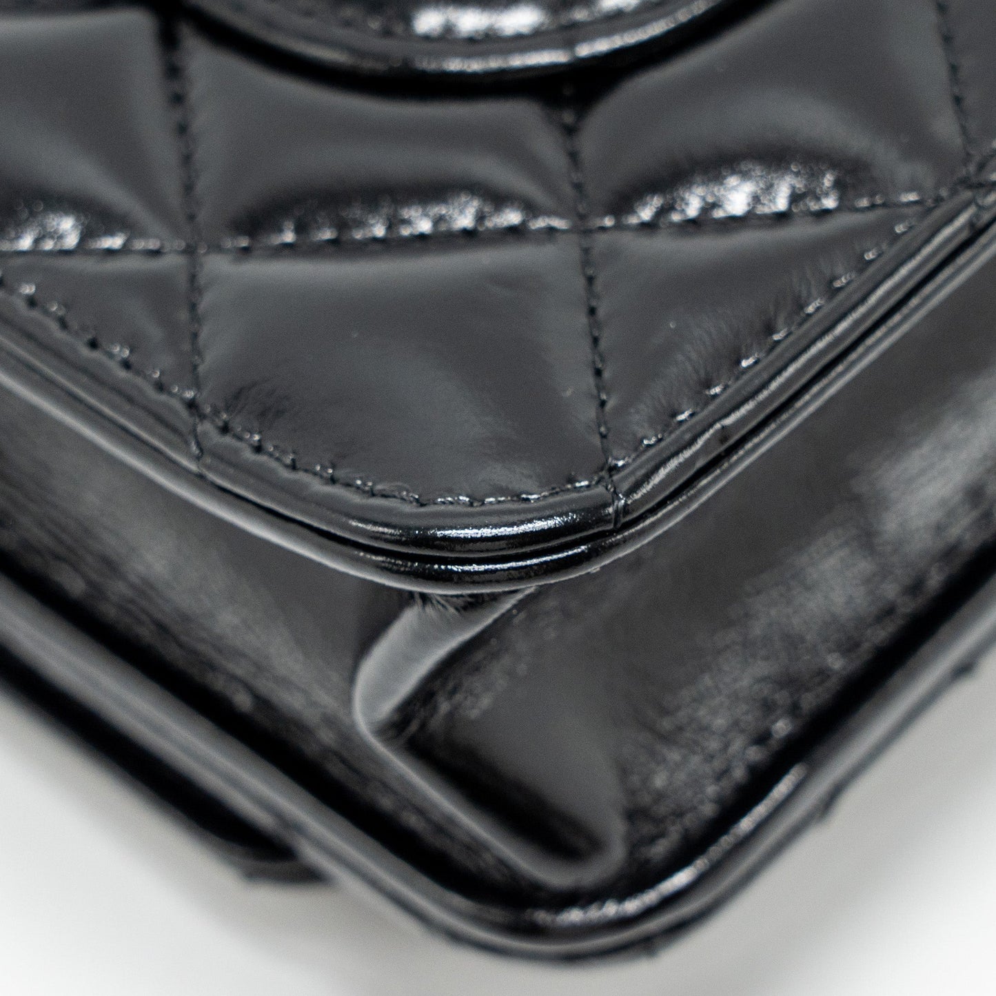 Chanel 24A Wallet On Chain Shiny Calfskin Black  (Microchip)