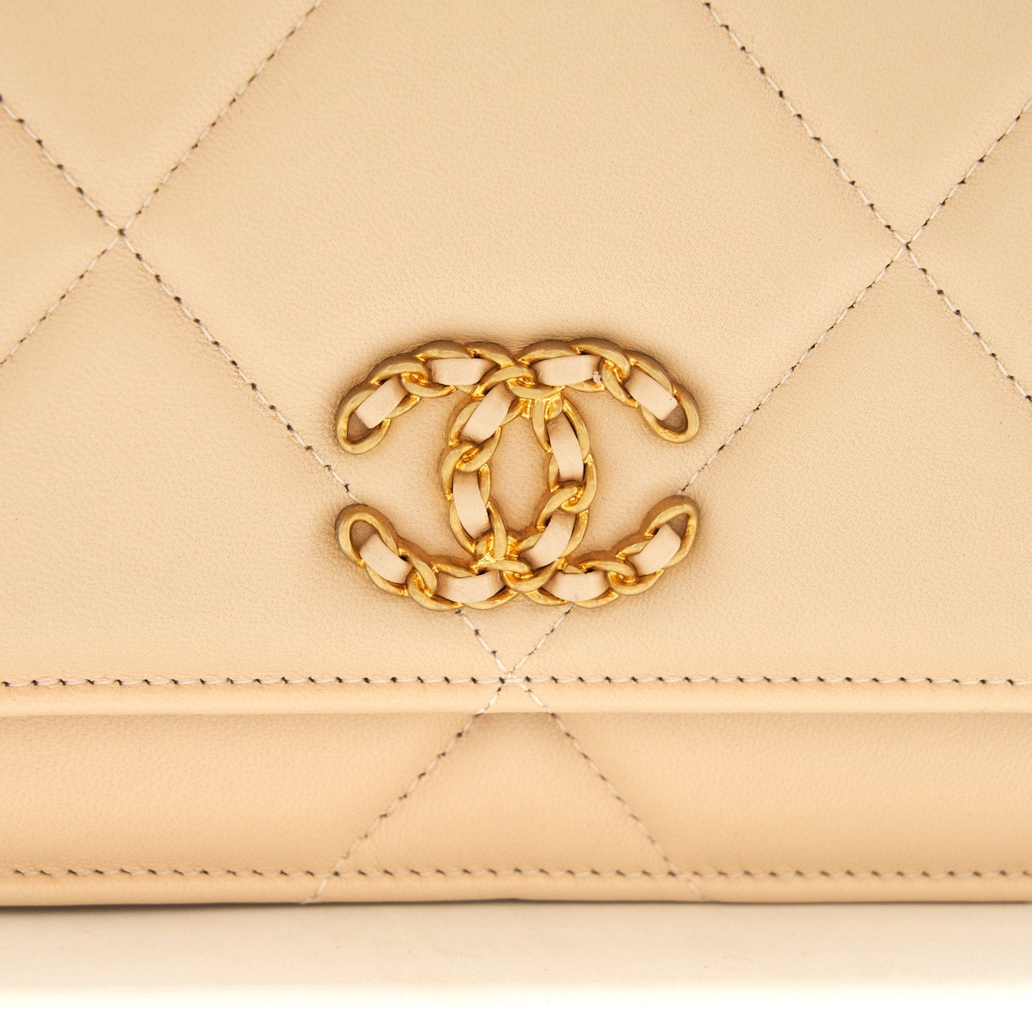 Chanel 19 wallet on chain lambskin beige