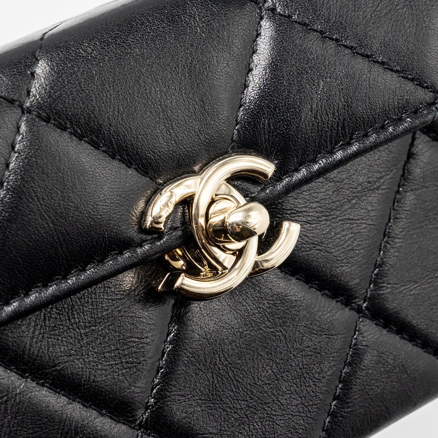 Chanel 23k top handle vanity bag shiny calfskin black  (microchip)