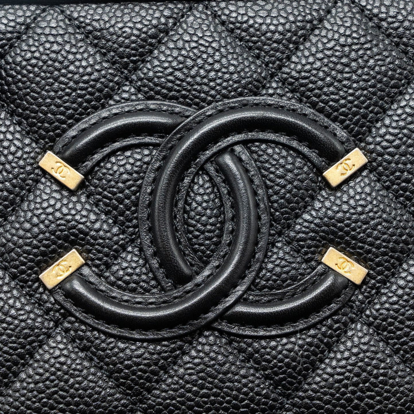 Chanel mini filigree vanity case Caviar black