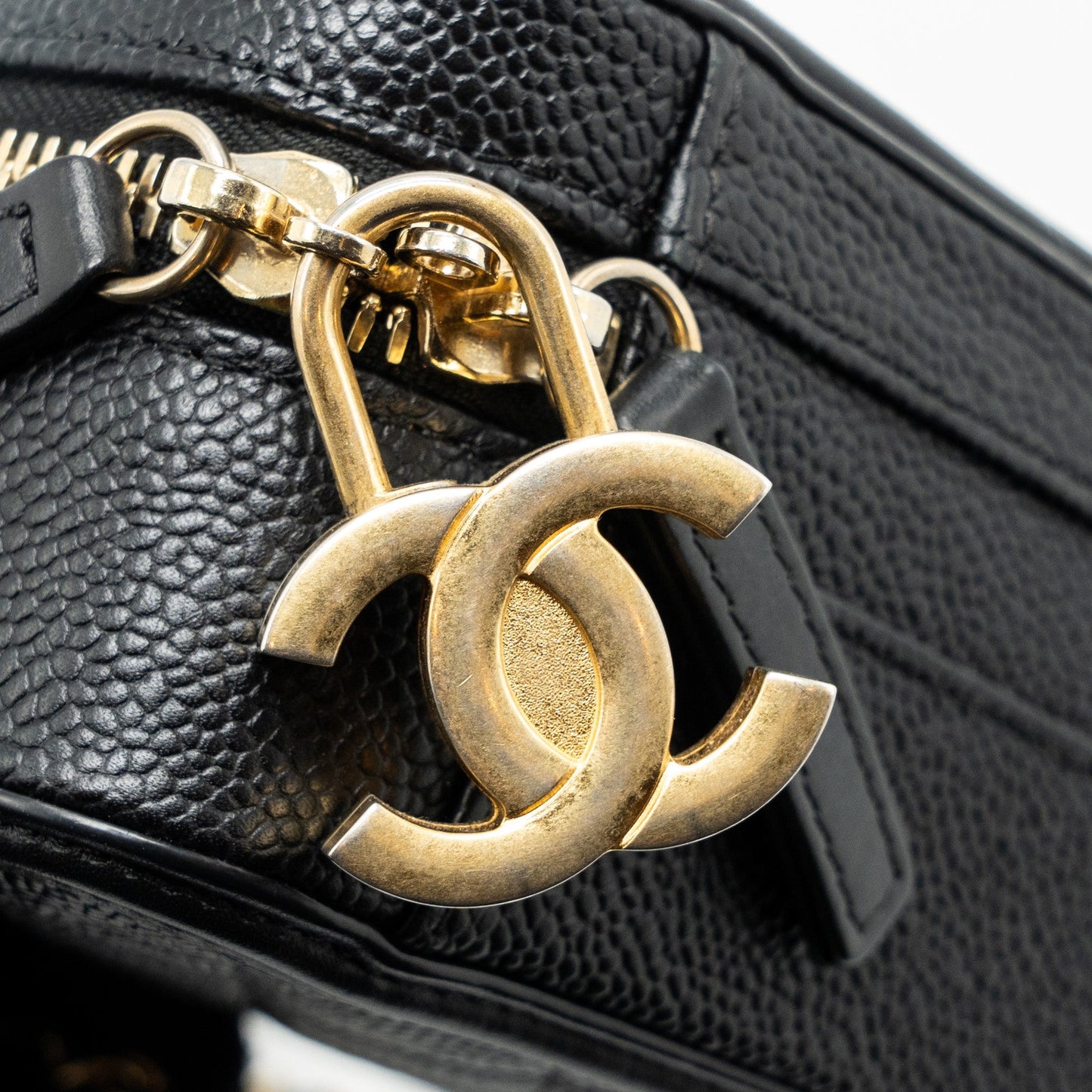Chanel mini filigree vanity case Caviar black
