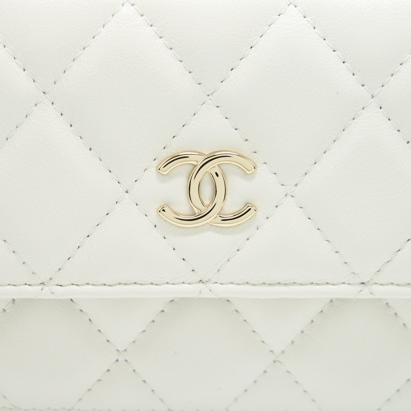 Chanel Grant Pearl Crush Mini Crossbody Bag Lambskin White L