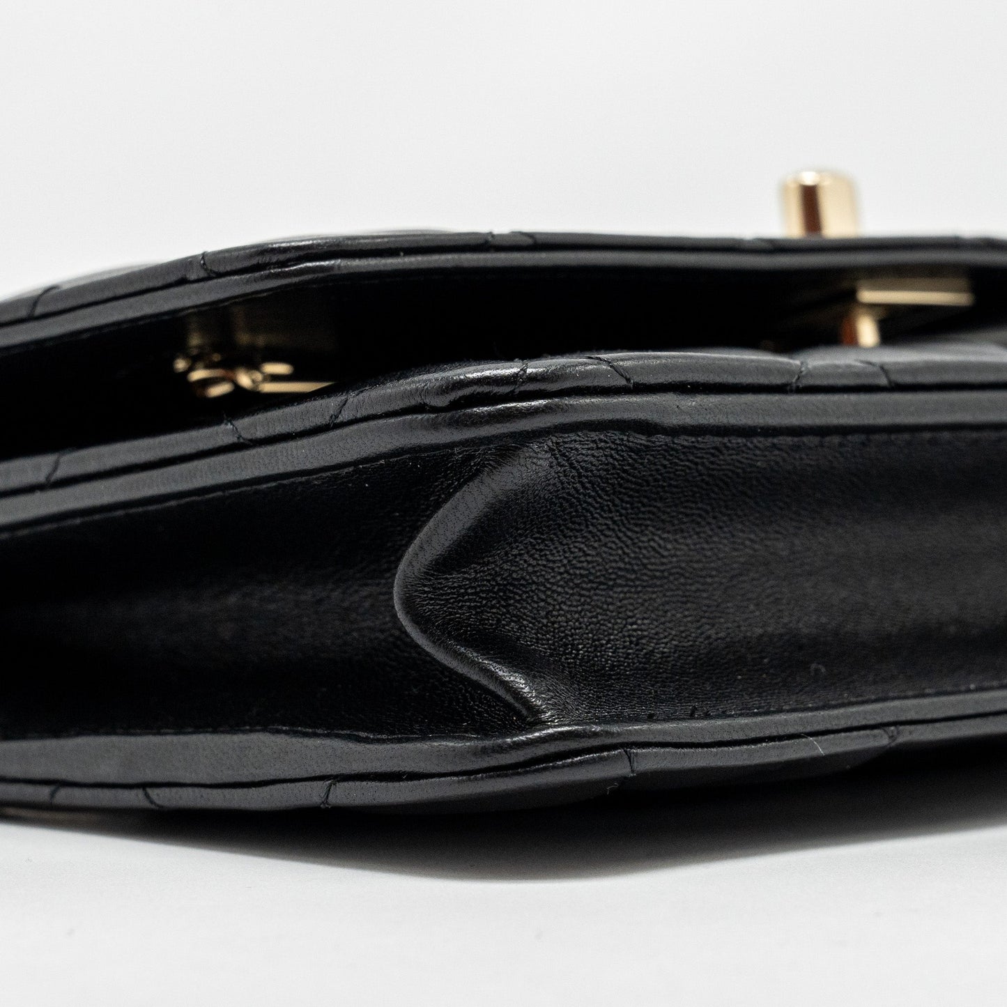 Chanel Pearl Detailed Top Handel Wallet On Chain Lambskin Black L (Microchip)