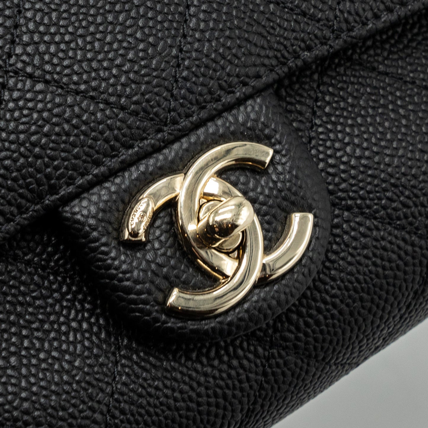 CHANEL FLAP BAG WITH CHAINS HANDLE Quilted CALFSKIN BLACK