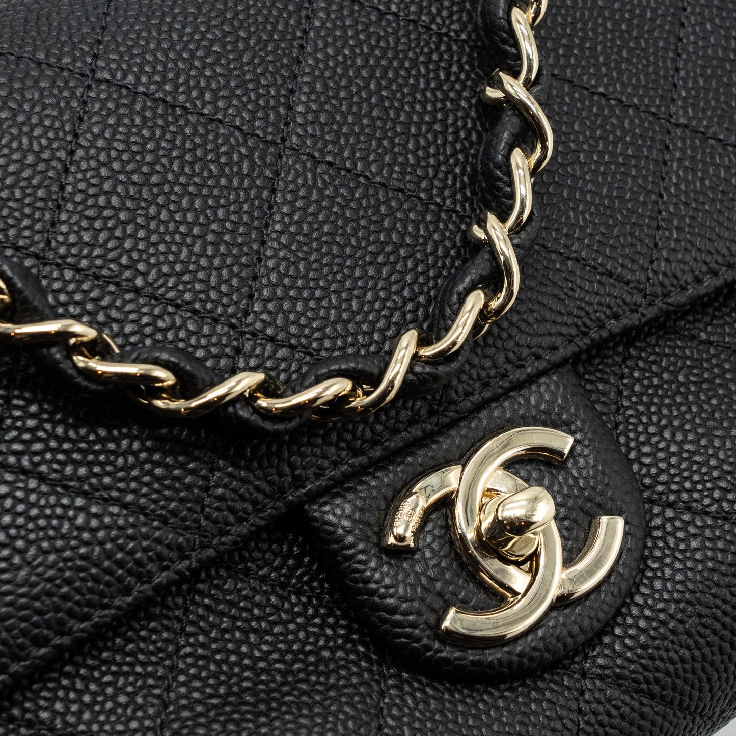 CHANEL FLAP BAG WITH CHAINS HANDLE Quilted CALFSKIN BLACK