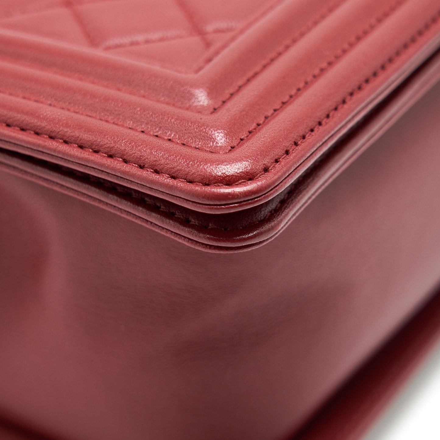 Chanel Medium Boy Bag Lambskin burgundy
