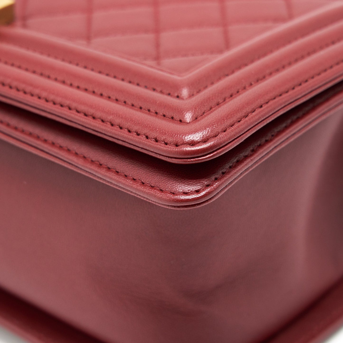 Chanel Medium Boy Bag Lambskin burgundy