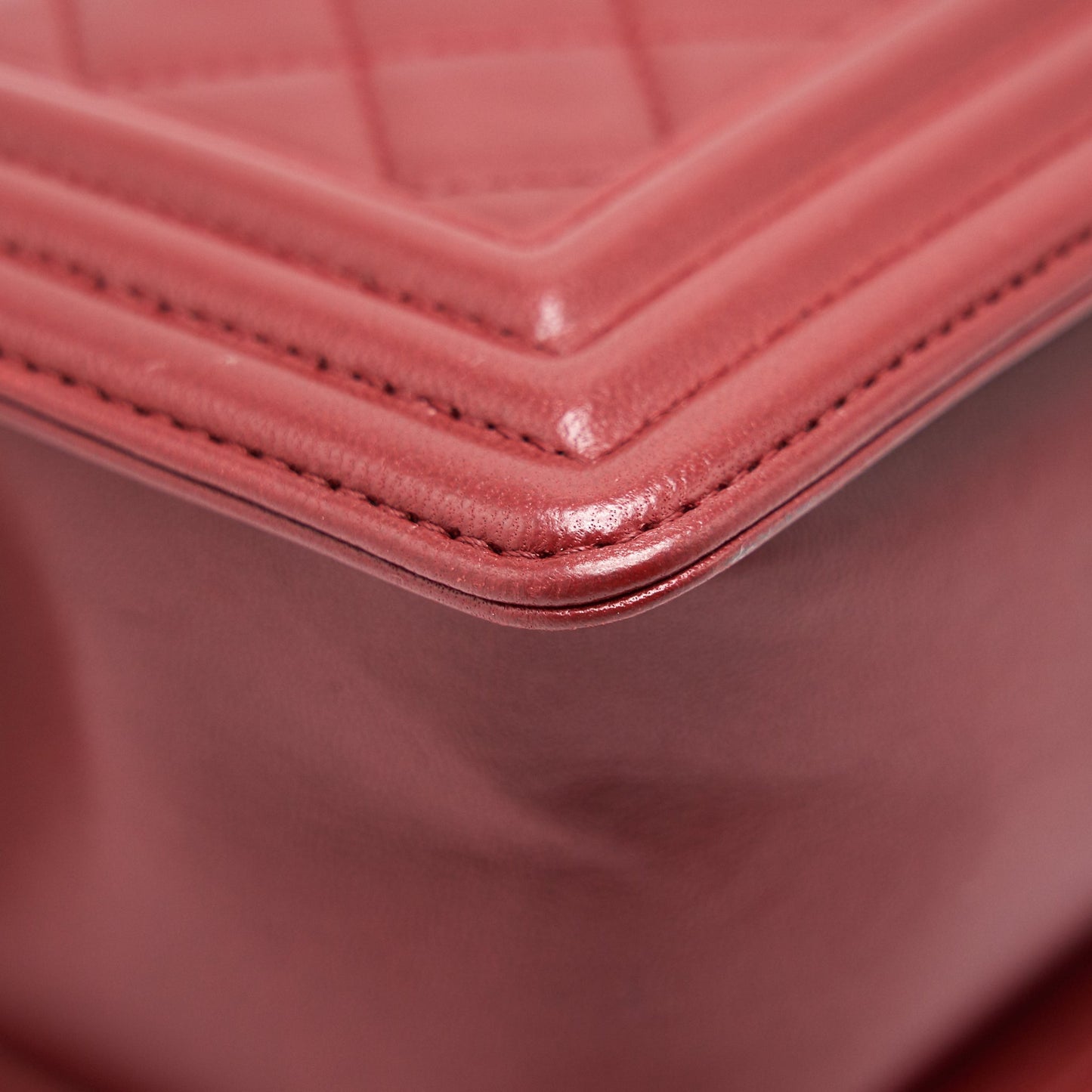 Chanel Medium Boy Bag Lambskin burgundy