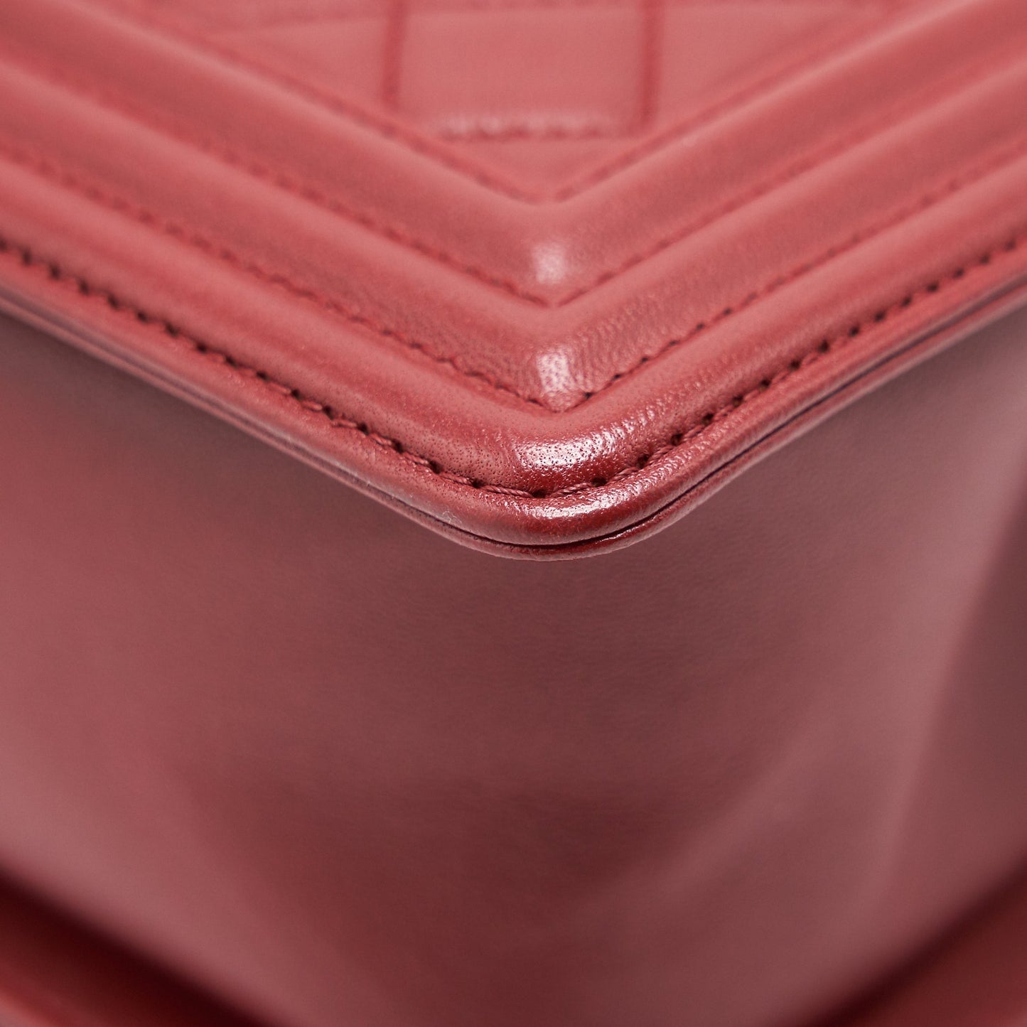 Chanel Medium Boy Bag Lambskin burgundy