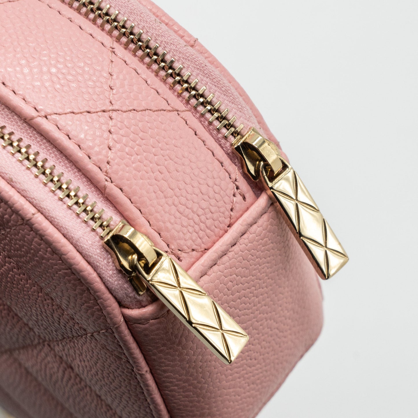 Chanel Top Handle Mini Round Vanity With Chain Caviar Pink L