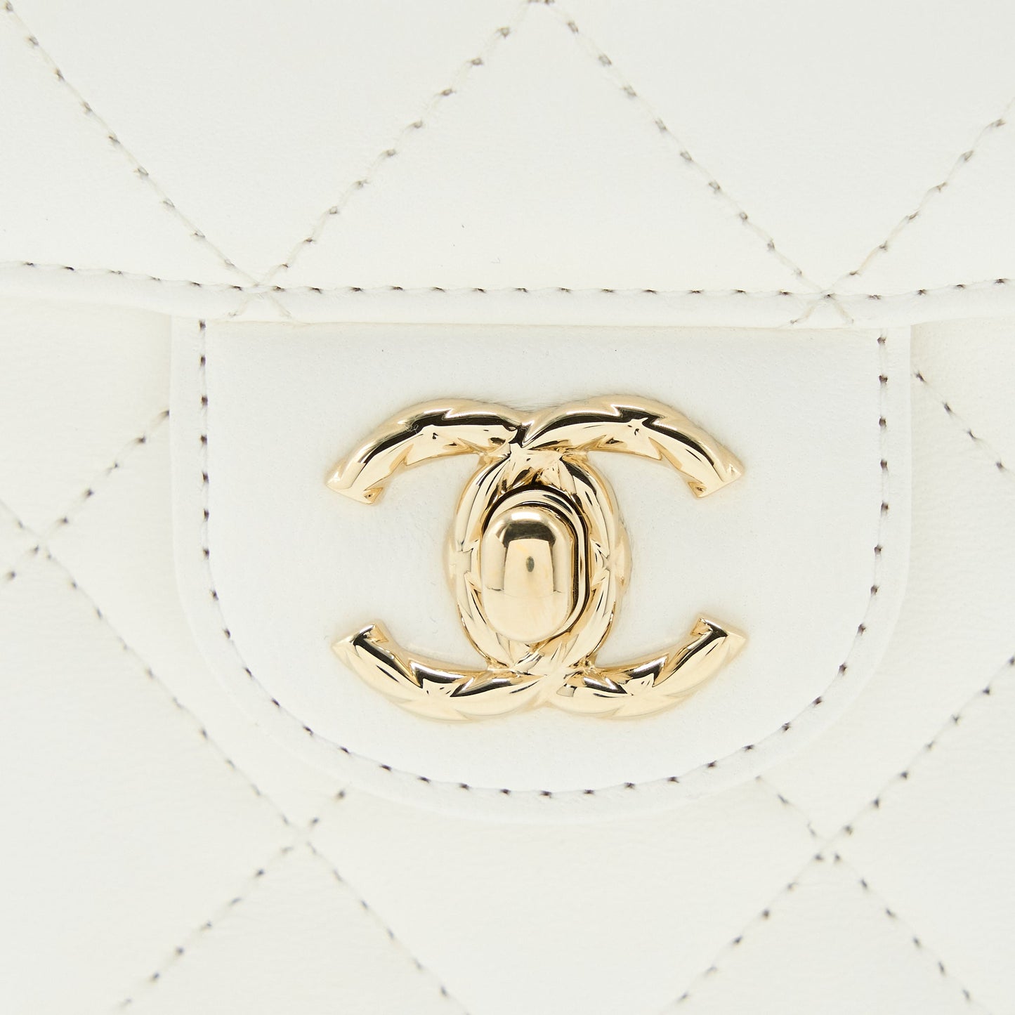 Chanel Small Vanity Case Lambskin White L (Microchip)