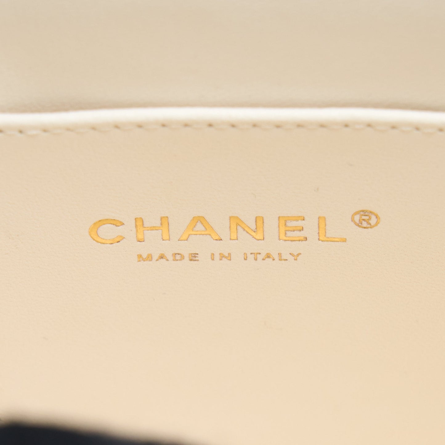 Chanel Small Vanity Case Lambskin White L (Microchip)