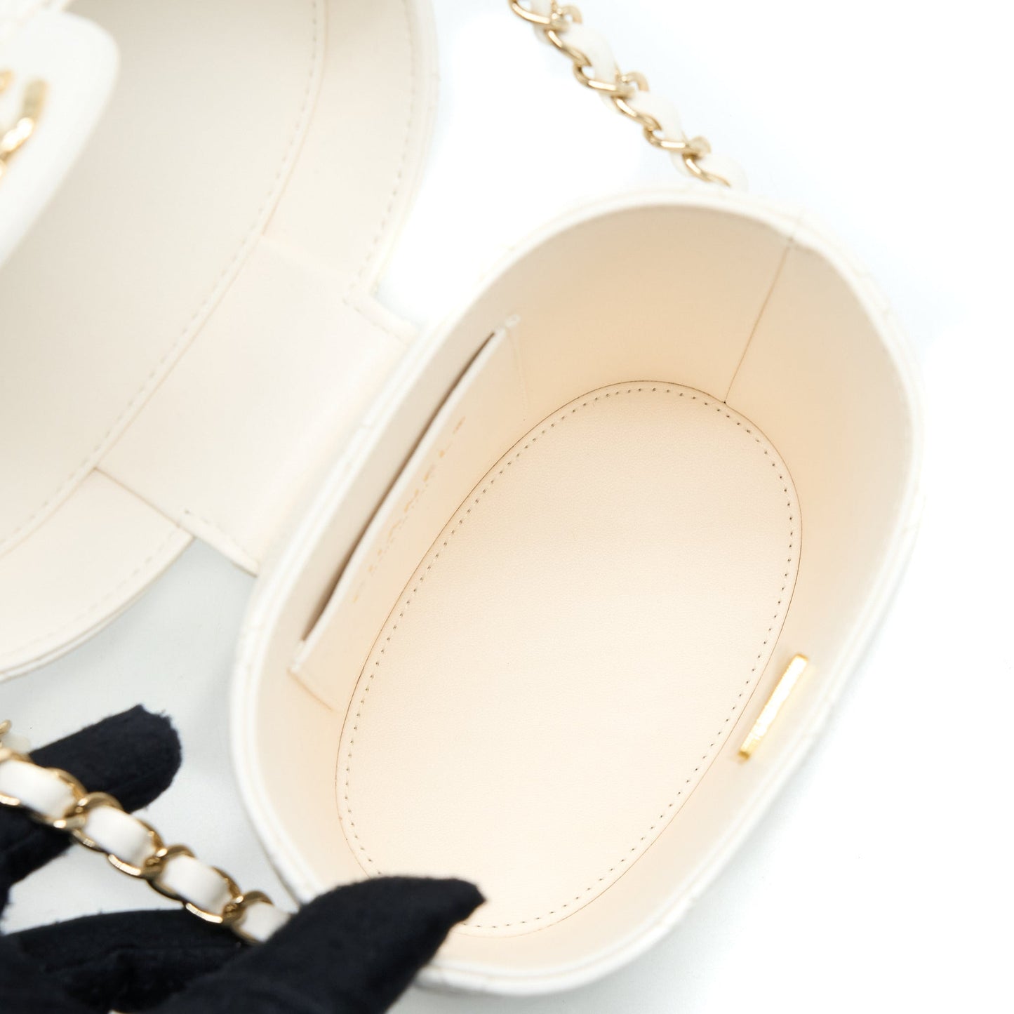 Chanel Small Vanity Case Lambskin White L (Microchip)