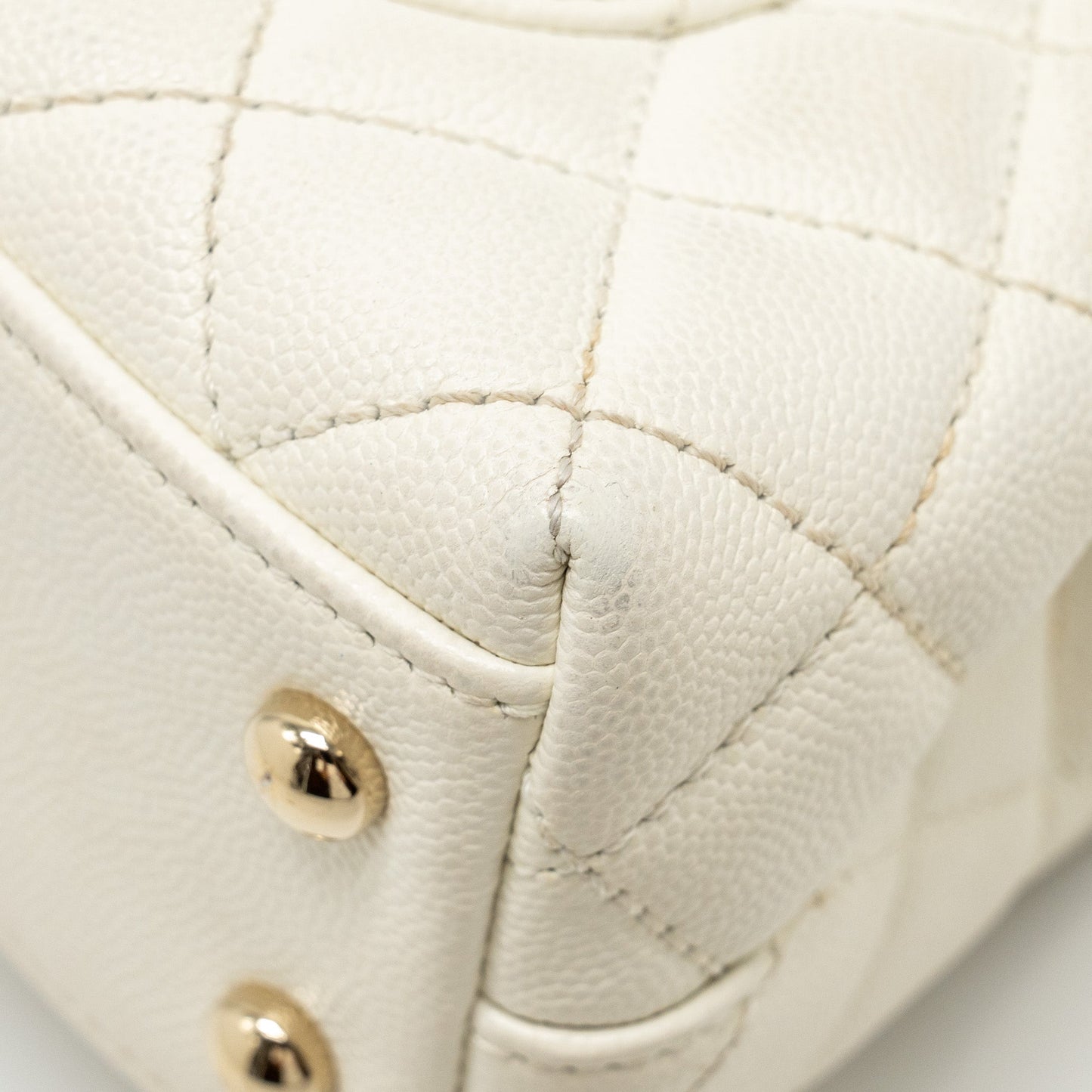 Chanel Mini Coco Handle Caviar White L (Microchip)